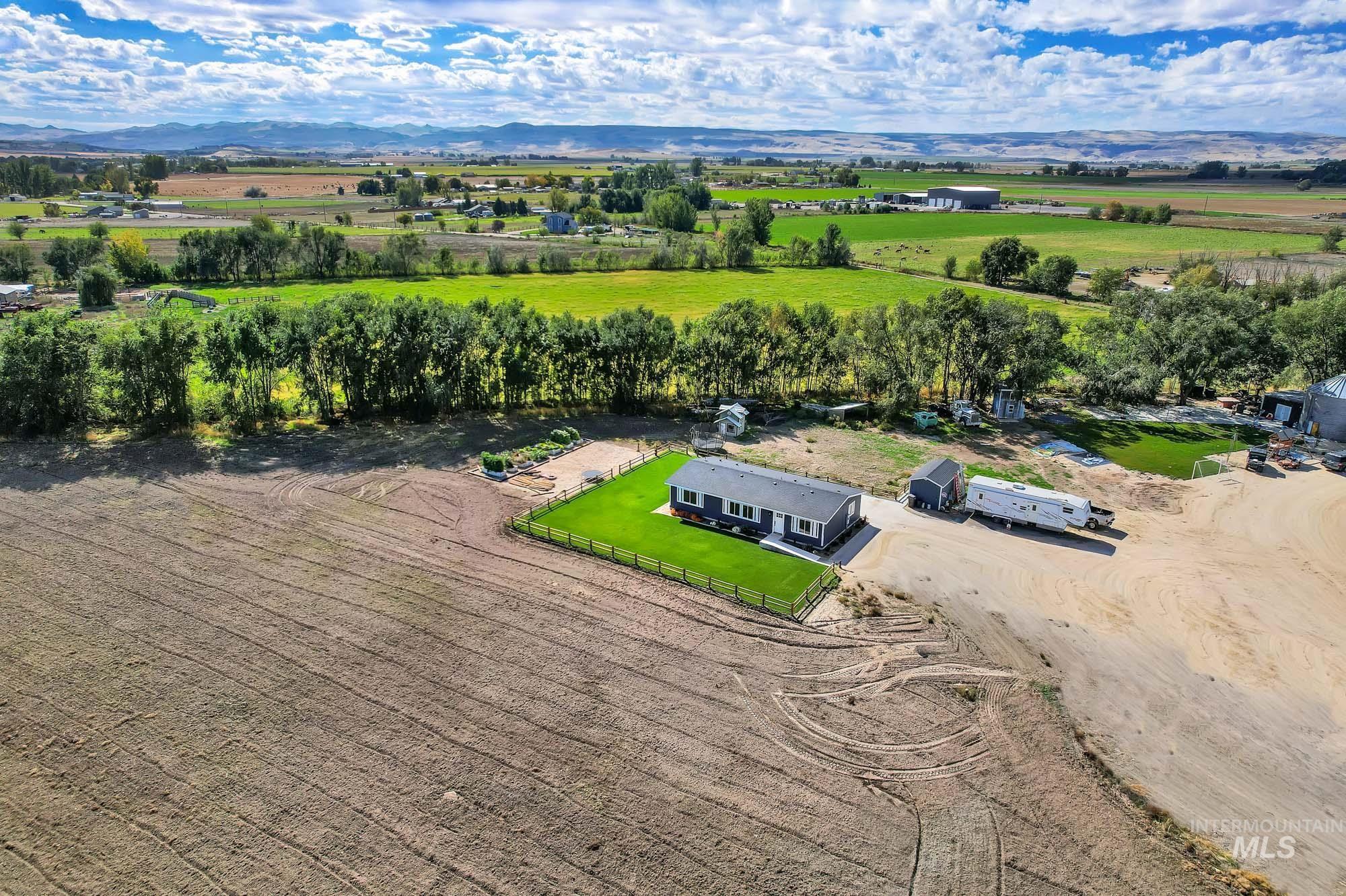 5307 Old Bruneau Hwy, Marsing, Idaho 83639, 3 Bedrooms, 2 Bathrooms, Residential For Sale, Price $475,000,MLS 99000246