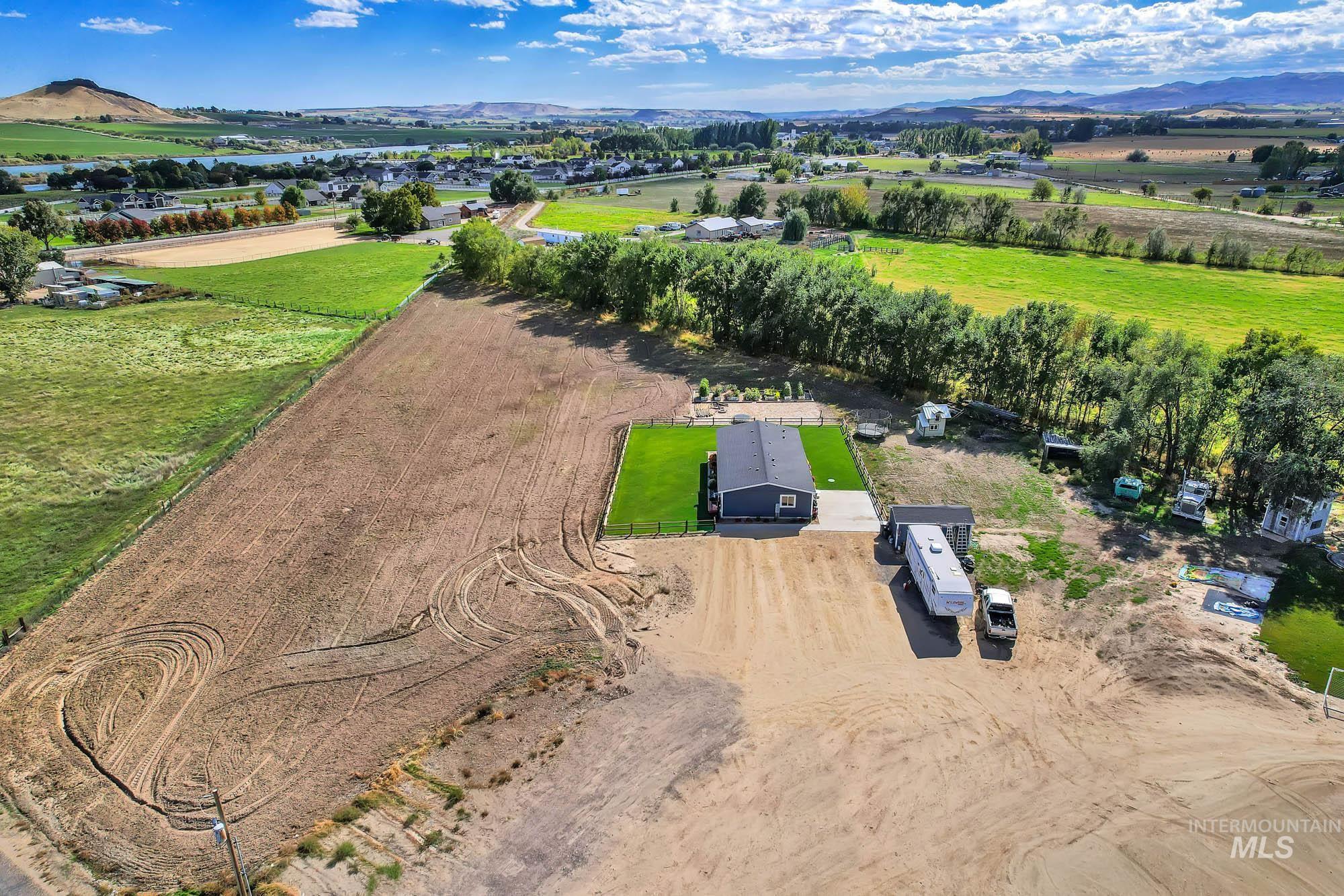 5307 Old Bruneau Hwy, Marsing, Idaho 83639, 3 Bedrooms, 2 Bathrooms, Residential For Sale, Price $475,000,MLS 99000246