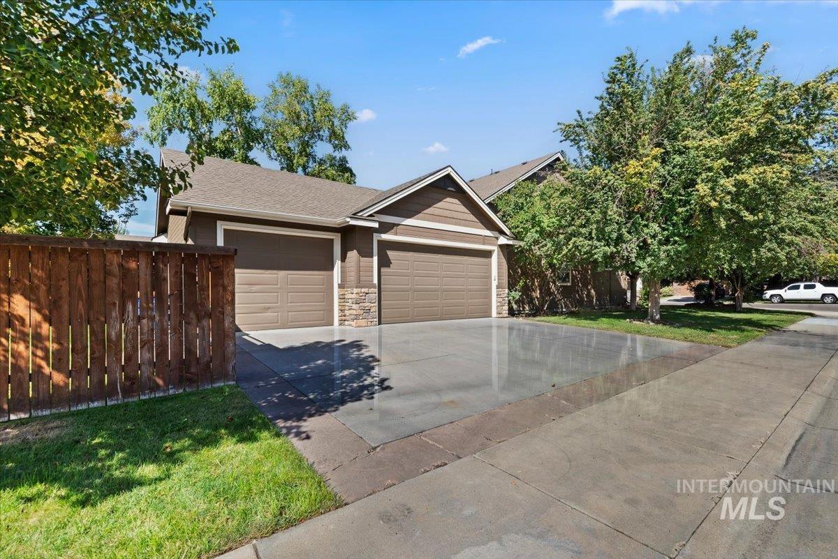 10251 W Brownstone Dr, Boise, Idaho 83709, 3 Bedrooms, 2.5 Bathrooms, Residential For Sale, Price $555,000,MLS 99000259