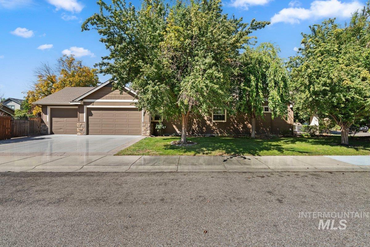 10251 W Brownstone Dr, Boise, Idaho 83709, 3 Bedrooms, 2.5 Bathrooms, Residential For Sale, Price $555,000,MLS 99000259