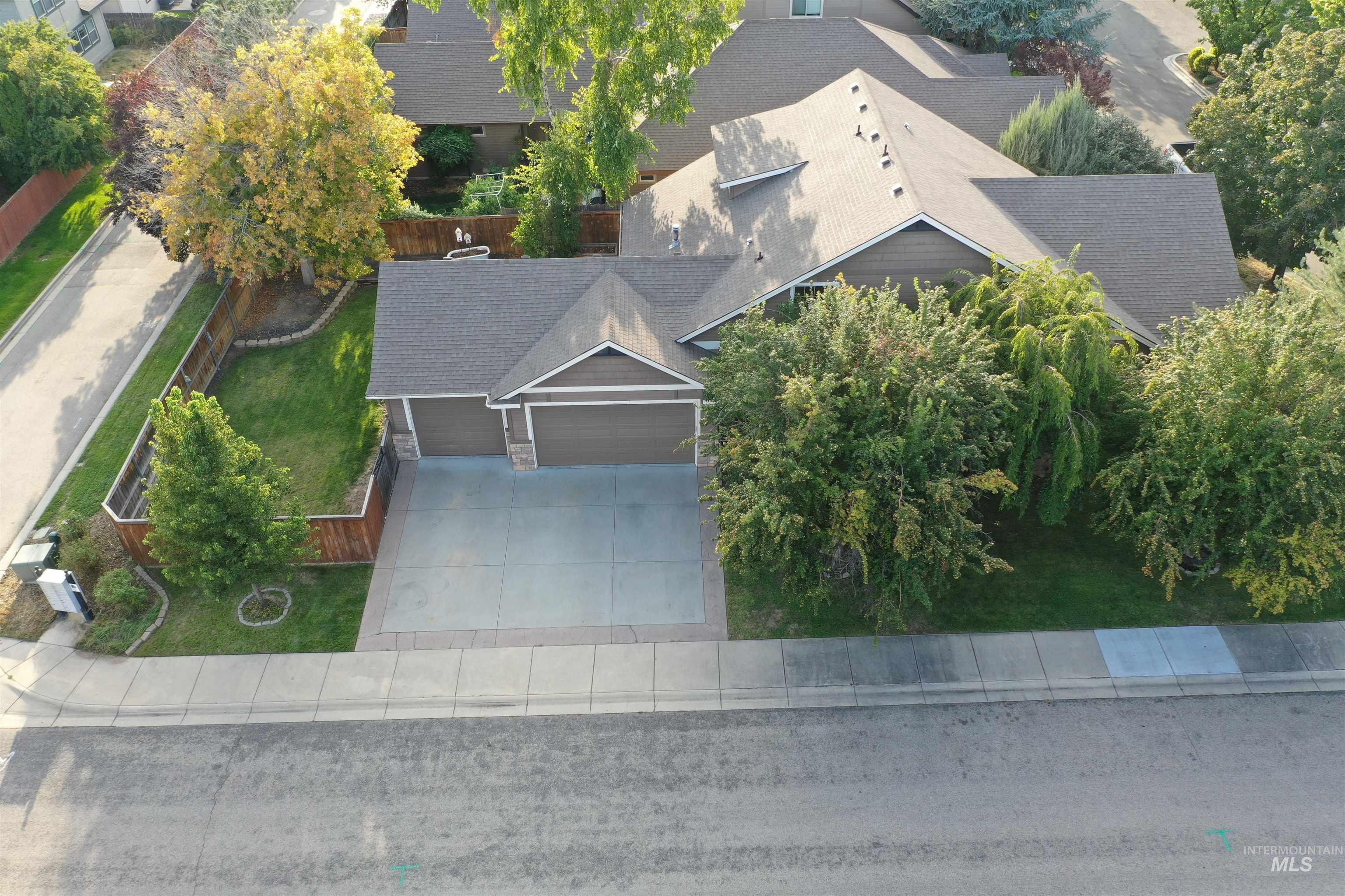 10251 W Brownstone Dr, Boise, Idaho 83709, 3 Bedrooms, 2.5 Bathrooms, Residential For Sale, Price $555,000,MLS 99000259