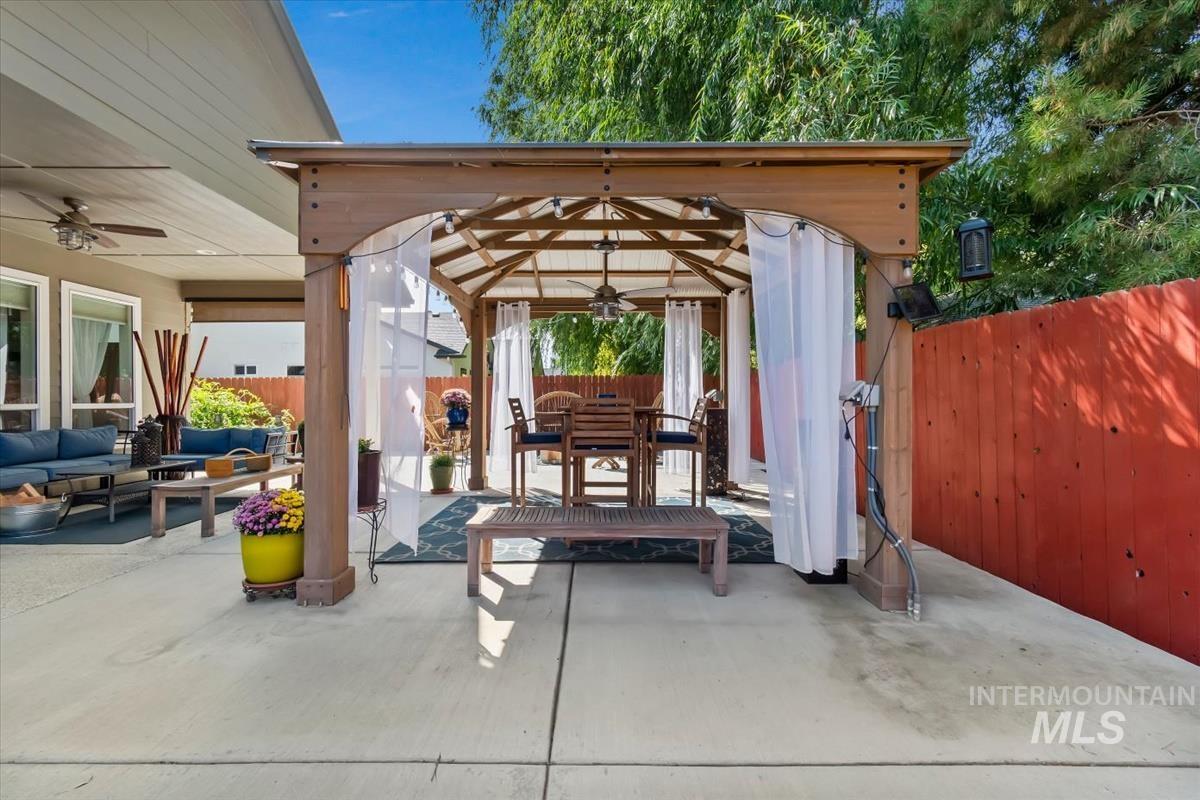 3806 Palisades Avenue, Caldwell, Idaho 83605, 3 Bedrooms, 2 Bathrooms, Residential For Sale, Price $619,900,MLS 99000262