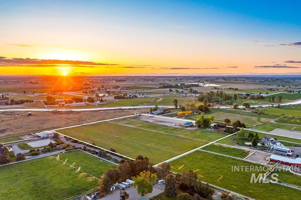 999 N Cow Horse Dr, Kuna, Idaho 83634, 5 Bedrooms, 3.5 Bathrooms, Residential For Sale, Price $1,895,000,MLS 99000268