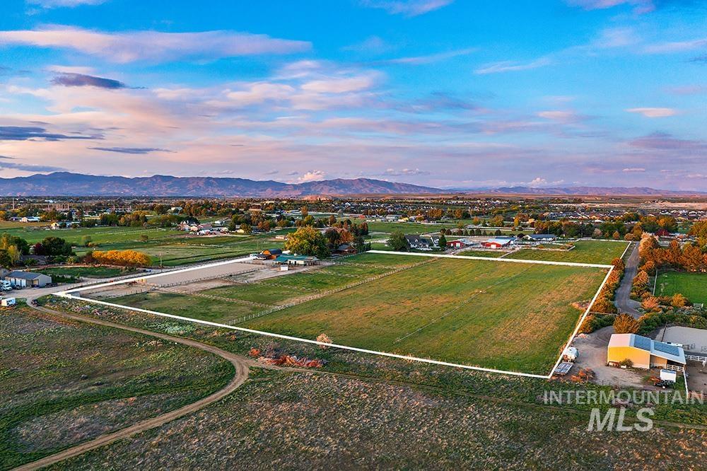 999 N Cow Horse Dr, Kuna, Idaho 83634, 5 Bedrooms, 3.5 Bathrooms, Residential For Sale, Price $1,895,000,MLS 99000268
