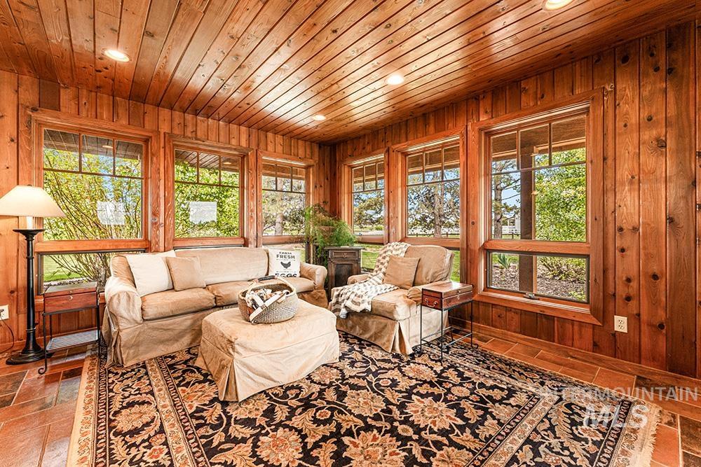 999 N Cow Horse Dr, Kuna, Idaho 83634, 5 Bedrooms, 3.5 Bathrooms, Residential For Sale, Price $1,895,000,MLS 99000268
