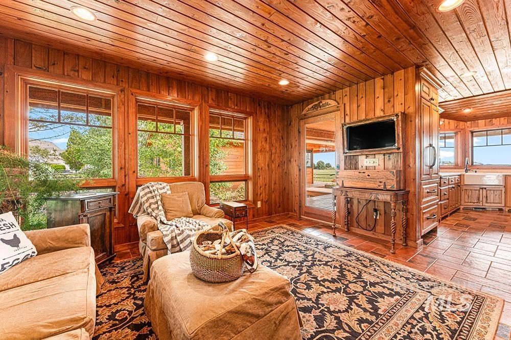 999 N Cow Horse Dr, Kuna, Idaho 83634, 5 Bedrooms, 3.5 Bathrooms, Residential For Sale, Price $1,895,000,MLS 99000268