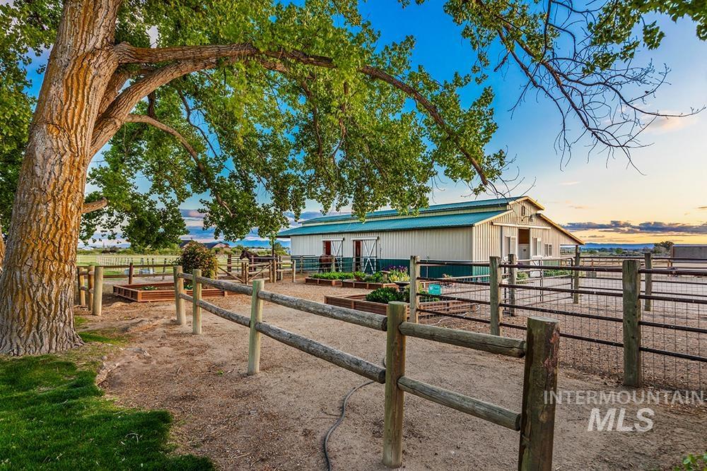 999 N Cow Horse Dr, Kuna, Idaho 83634, 5 Bedrooms, 3.5 Bathrooms, Residential For Sale, Price $1,895,000,MLS 99000268