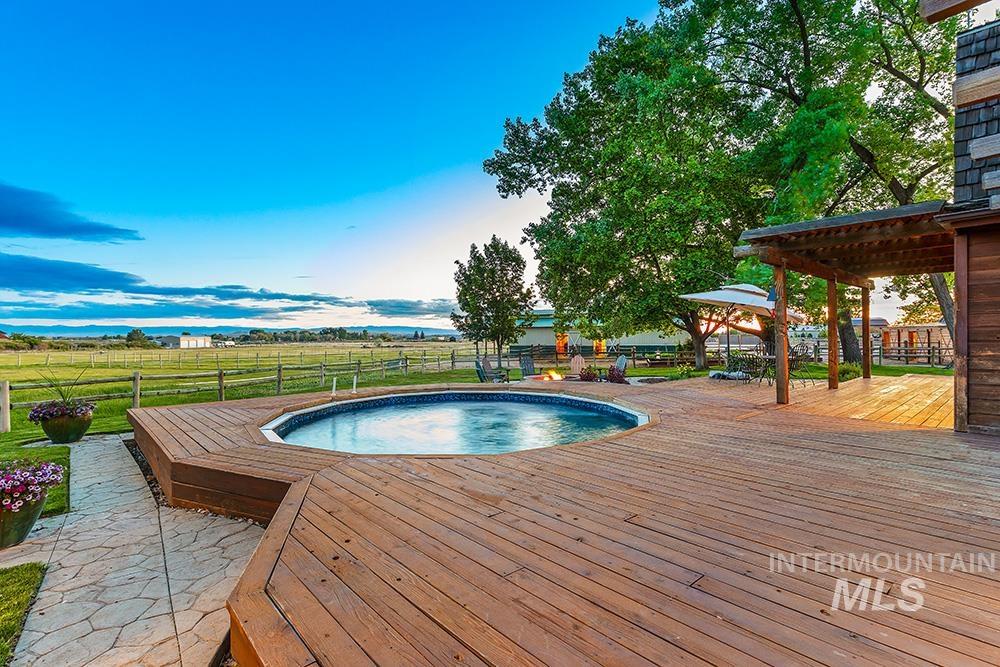 999 N Cow Horse Dr, Kuna, Idaho 83634, 5 Bedrooms, 3.5 Bathrooms, Residential For Sale, Price $1,895,000,MLS 99000268