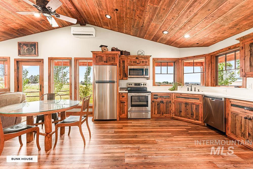 999 N Cow Horse Dr, Kuna, Idaho 83634, 5 Bedrooms, 3.5 Bathrooms, Residential For Sale, Price $1,895,000,MLS 99000268