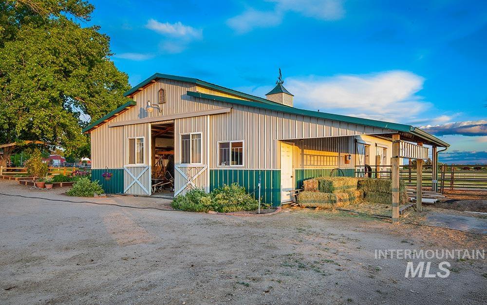 999 N Cow Horse Dr, Kuna, Idaho 83634, 5 Bedrooms, 3.5 Bathrooms, Residential For Sale, Price $1,895,000,MLS 99000268
