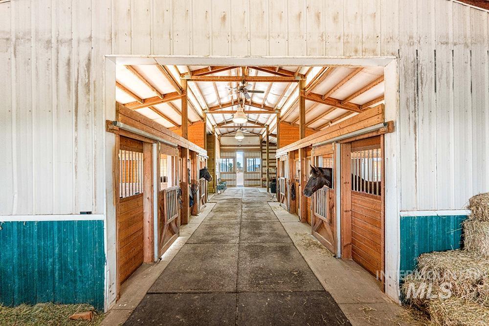 999 N Cow Horse Dr, Kuna, Idaho 83634, 5 Bedrooms, 3.5 Bathrooms, Residential For Sale, Price $1,895,000,MLS 99000268