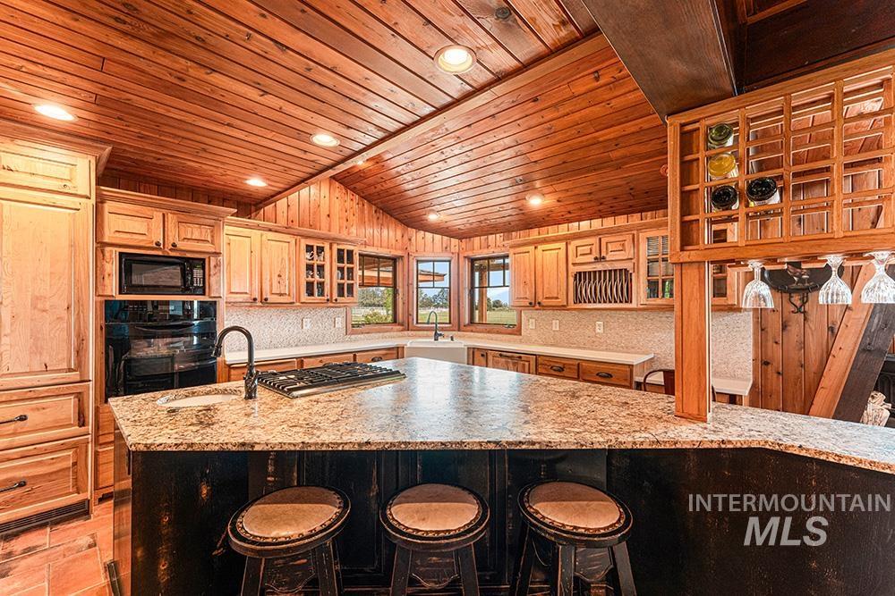 999 N Cow Horse Dr, Kuna, Idaho 83634, 5 Bedrooms, 3.5 Bathrooms, Residential For Sale, Price $1,895,000,MLS 99000268