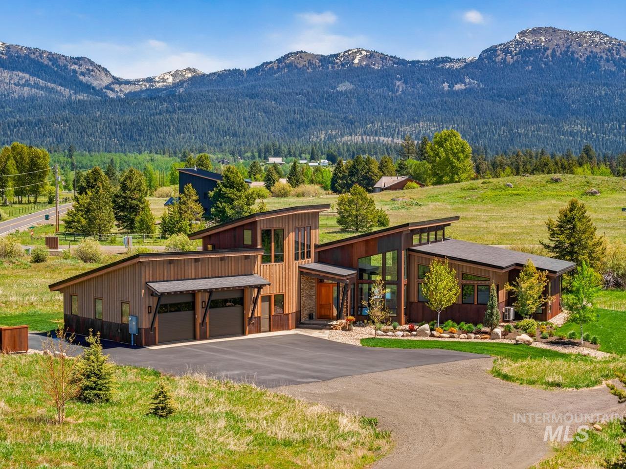14036 Hideaway Court, McCall, Idaho 83638, 3 Bedrooms, 4 Bathrooms, Residential For Sale, Price $2,579,000,MLS 99000269