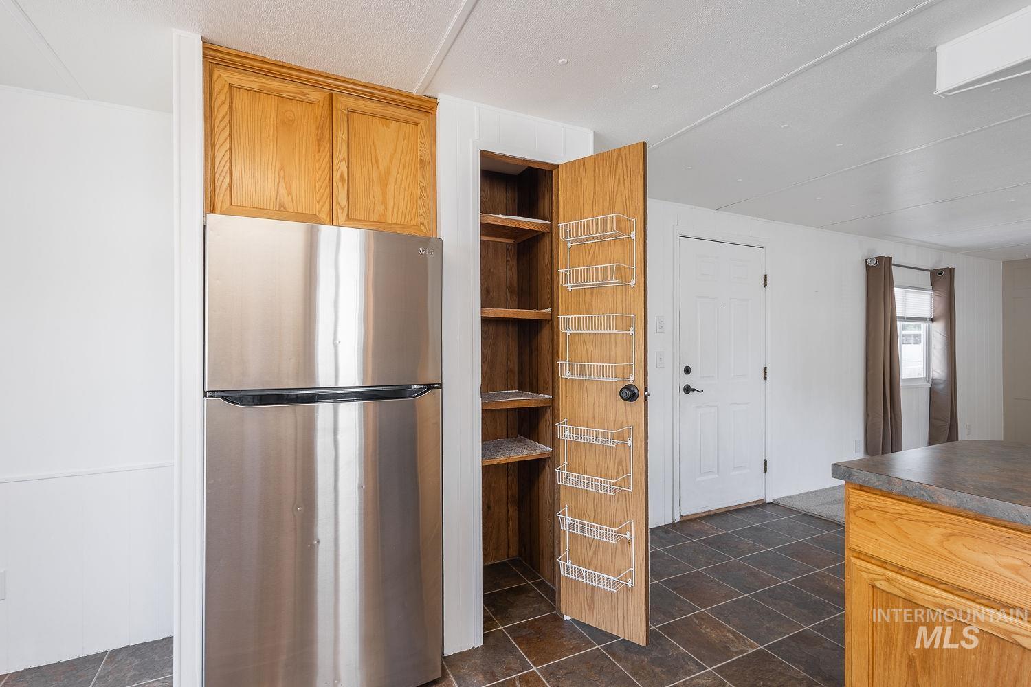 1238 N Sable Ln, Boise, Idaho 83704, 2 Bedrooms, 1 Bathroom, Residential For Sale, Price $79,900,MLS 99000274