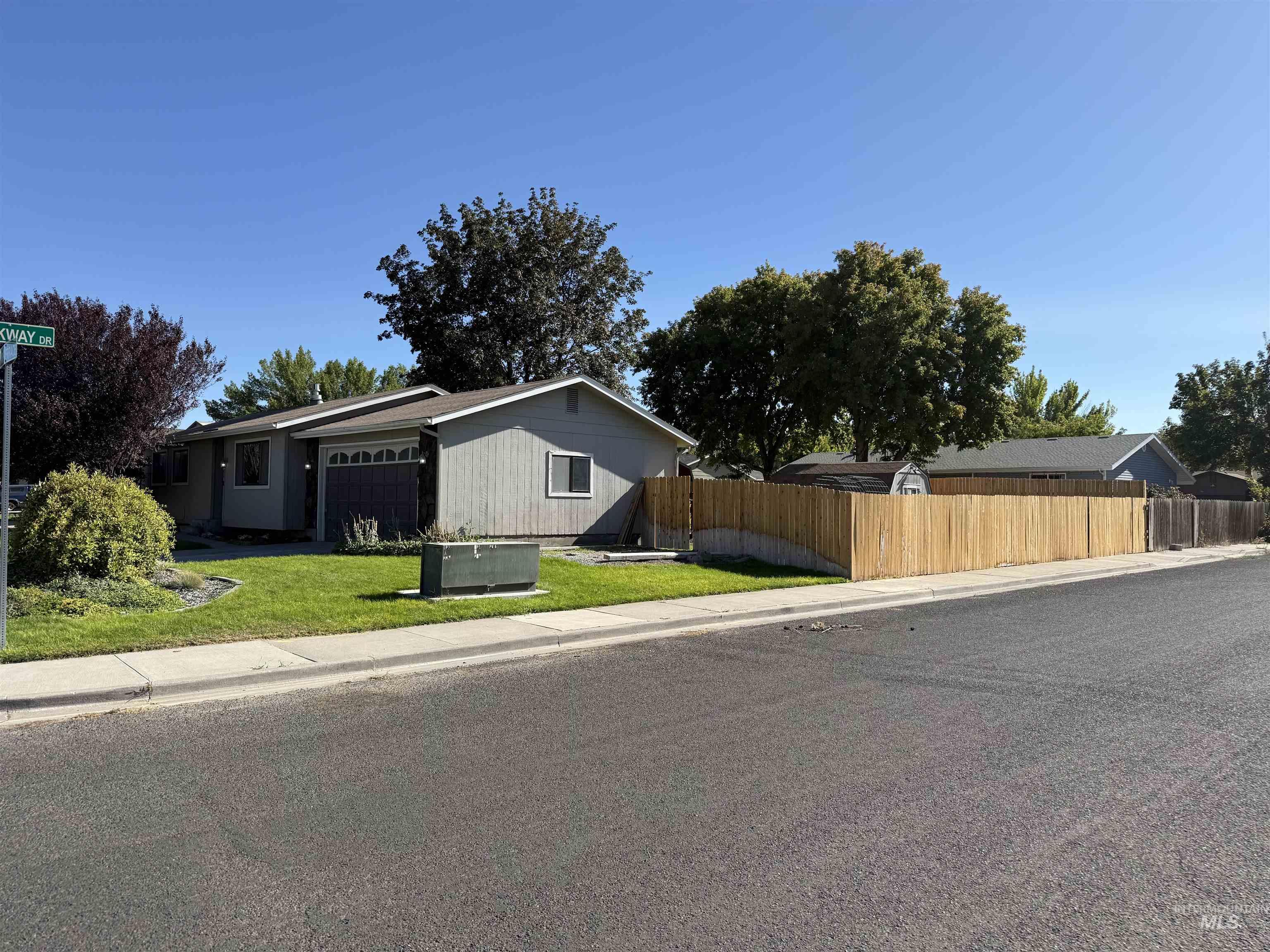 485 Park Terrace Dr., Twin Falls, Idaho 83301, 4 Bedrooms, 3 Bathrooms, Residential For Sale, Price $375,000, 99000276