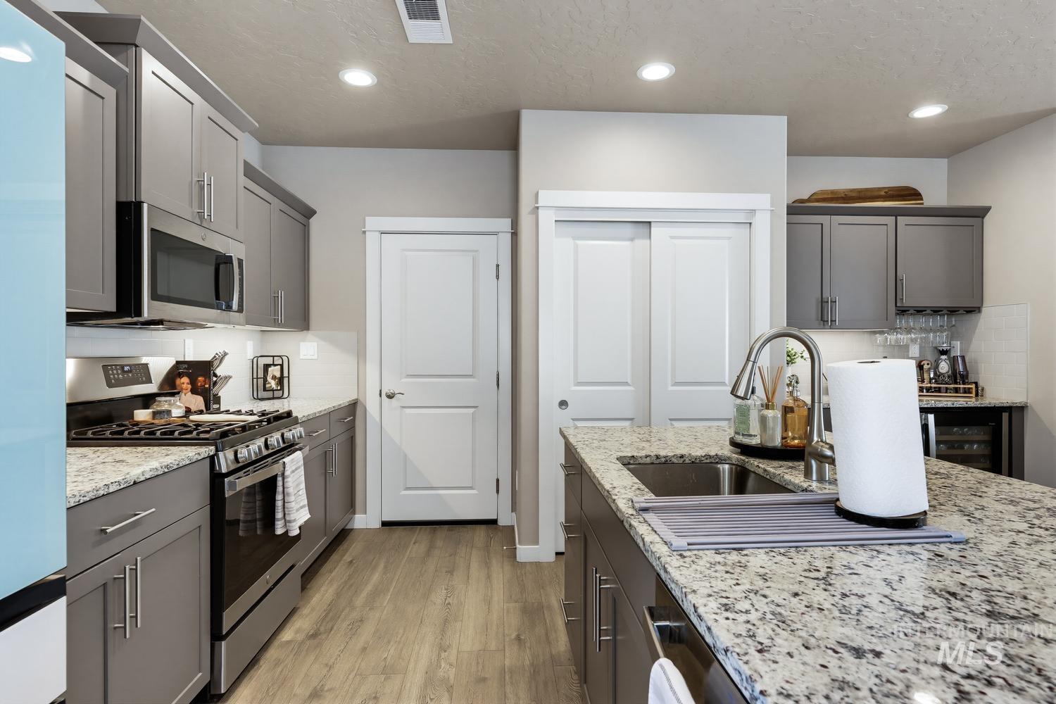 3394 S Garibaldi Pl, Meridian, Idaho 83642, 3 Bedrooms, 2.5 Bathrooms, Residential For Sale, Price $484,900,MLS 99000280