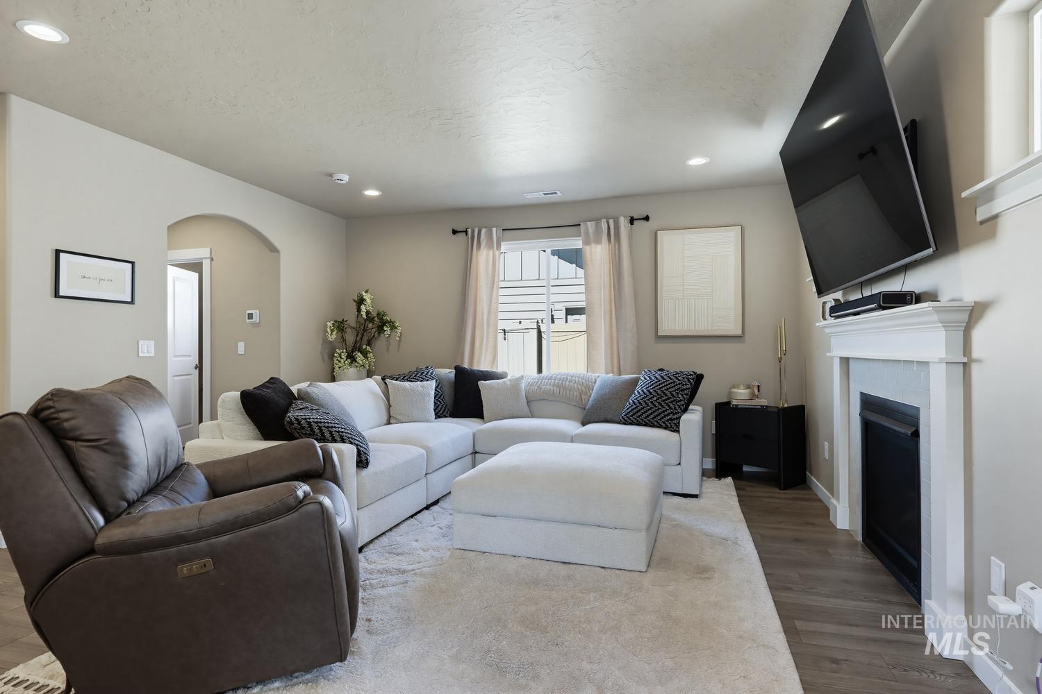3394 S Garibaldi Pl, Meridian, Idaho 83642, 3 Bedrooms, 2.5 Bathrooms, Residential For Sale, Price $484,900,MLS 99000280
