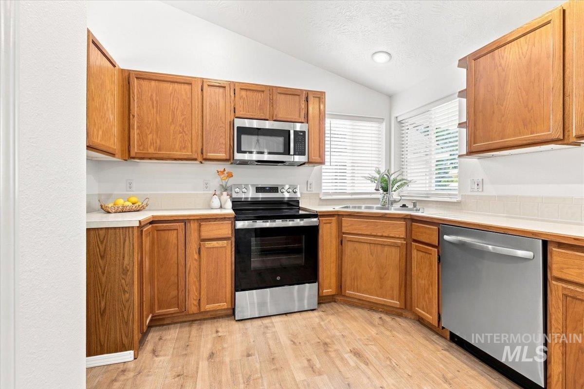 153 W Chrisfield Dr, Meridian, Idaho 83646, 4 Bedrooms, 3 Bathrooms, Residential For Sale, Price $489,000,MLS 99000281