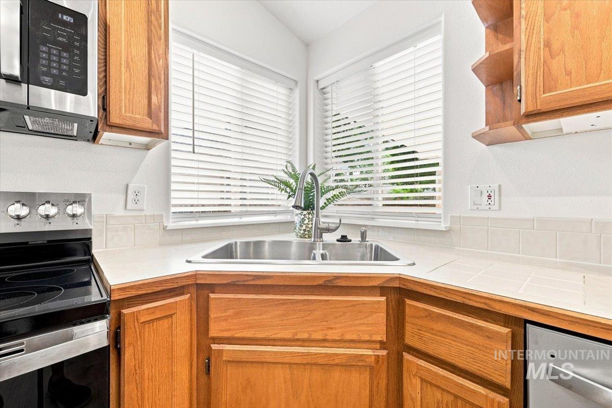 153 W Chrisfield Dr, Meridian, Idaho 83646, 4 Bedrooms, 3 Bathrooms, Residential For Sale, Price $489,000,MLS 99000281