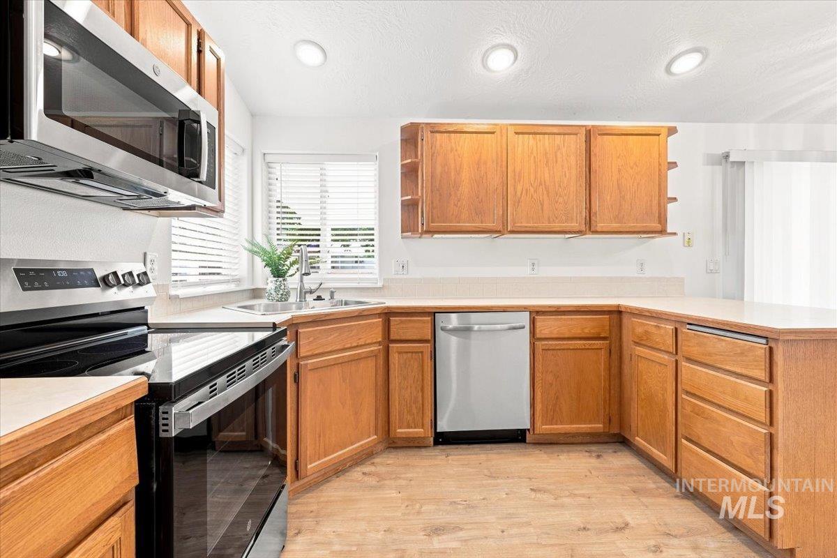 153 W Chrisfield Dr, Meridian, Idaho 83646, 4 Bedrooms, 3 Bathrooms, Residential For Sale, Price $489,000,MLS 99000281