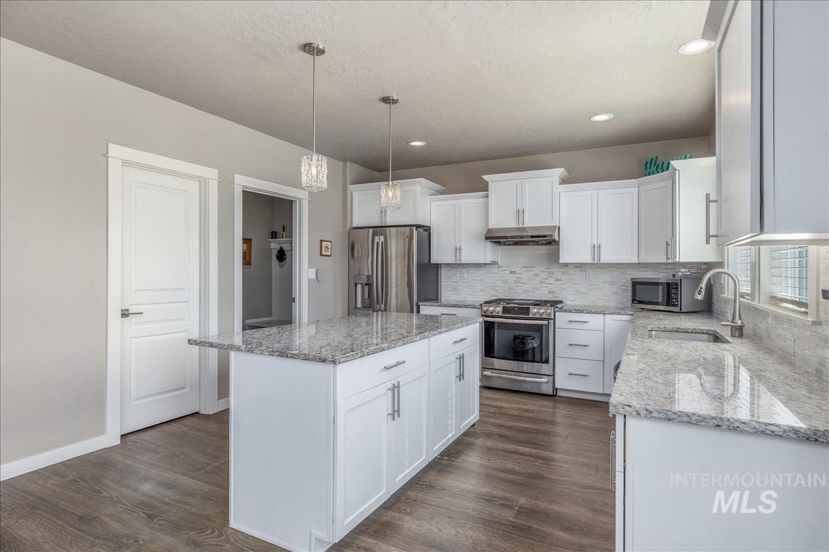 4476 N Glenrock Way, Meridian, Idaho 83646, 5 Bedrooms, 3 Bathrooms, Residential For Sale, Price $679,900,MLS 99000290