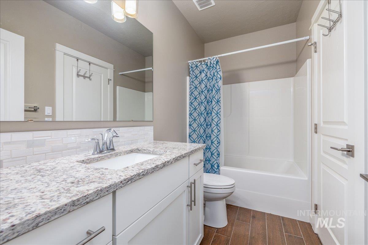 4476 N Glenrock Way, Meridian, Idaho 83646, 5 Bedrooms, 3 Bathrooms, Residential For Sale, Price $679,900,MLS 99000290