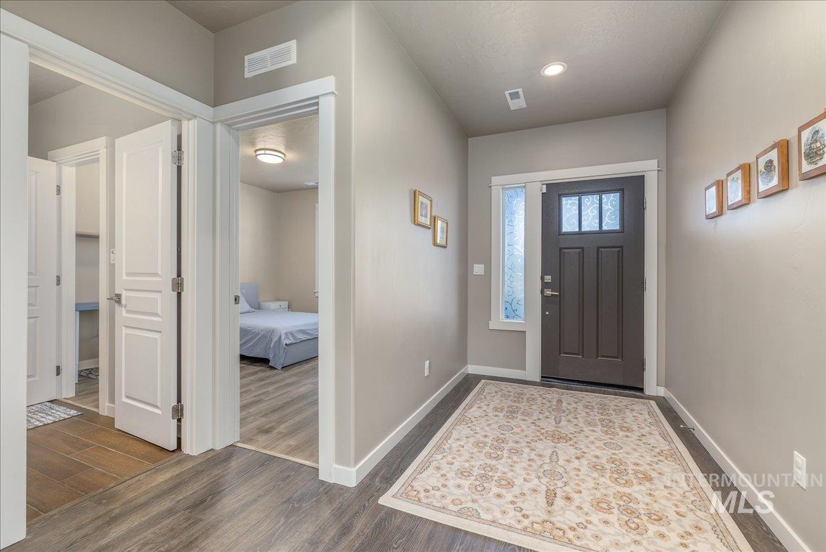 4476 N Glenrock Way, Meridian, Idaho 83646, 5 Bedrooms, 3 Bathrooms, Residential For Sale, Price $679,900,MLS 99000290