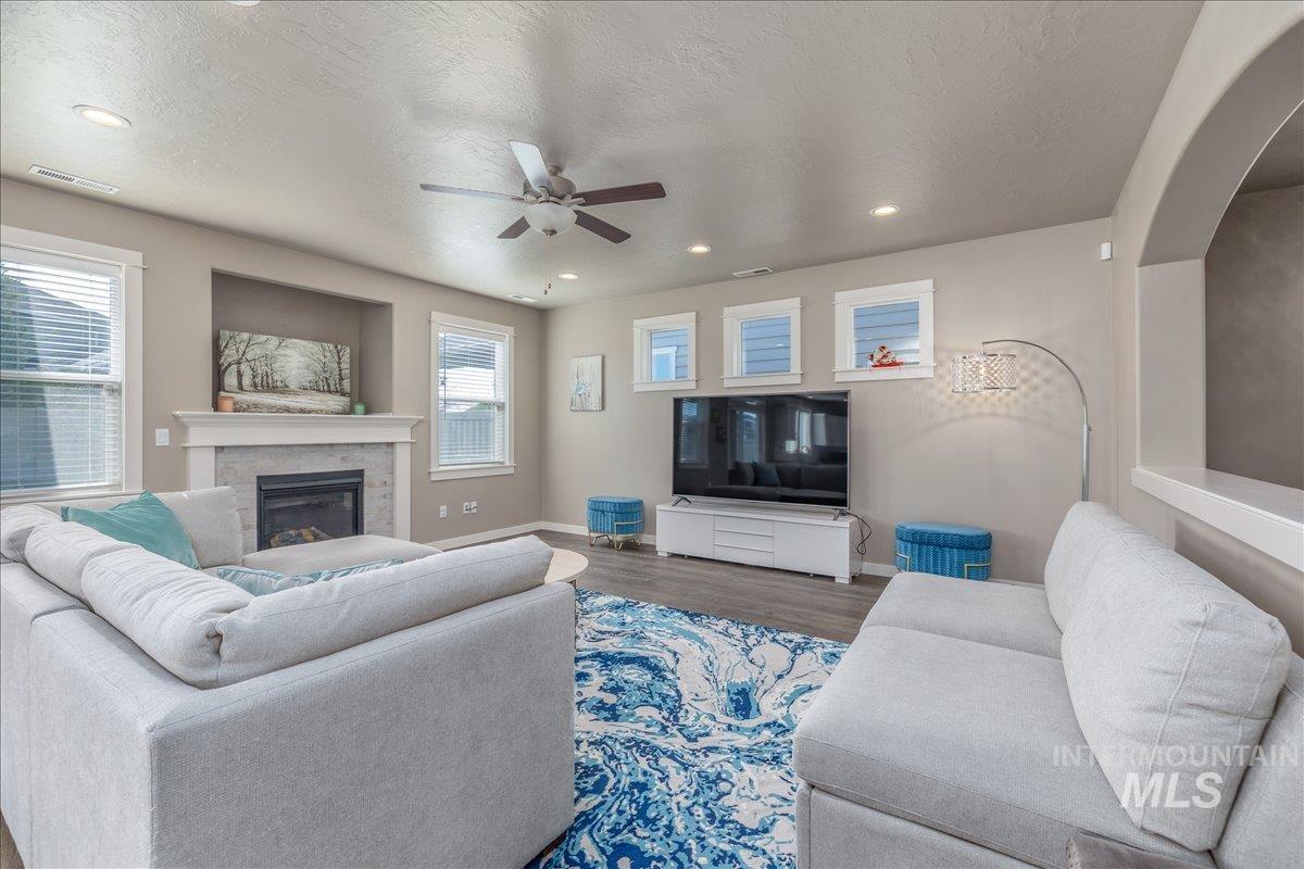 4476 N Glenrock Way, Meridian, Idaho 83646, 5 Bedrooms, 3 Bathrooms, Residential For Sale, Price $679,900,MLS 99000290