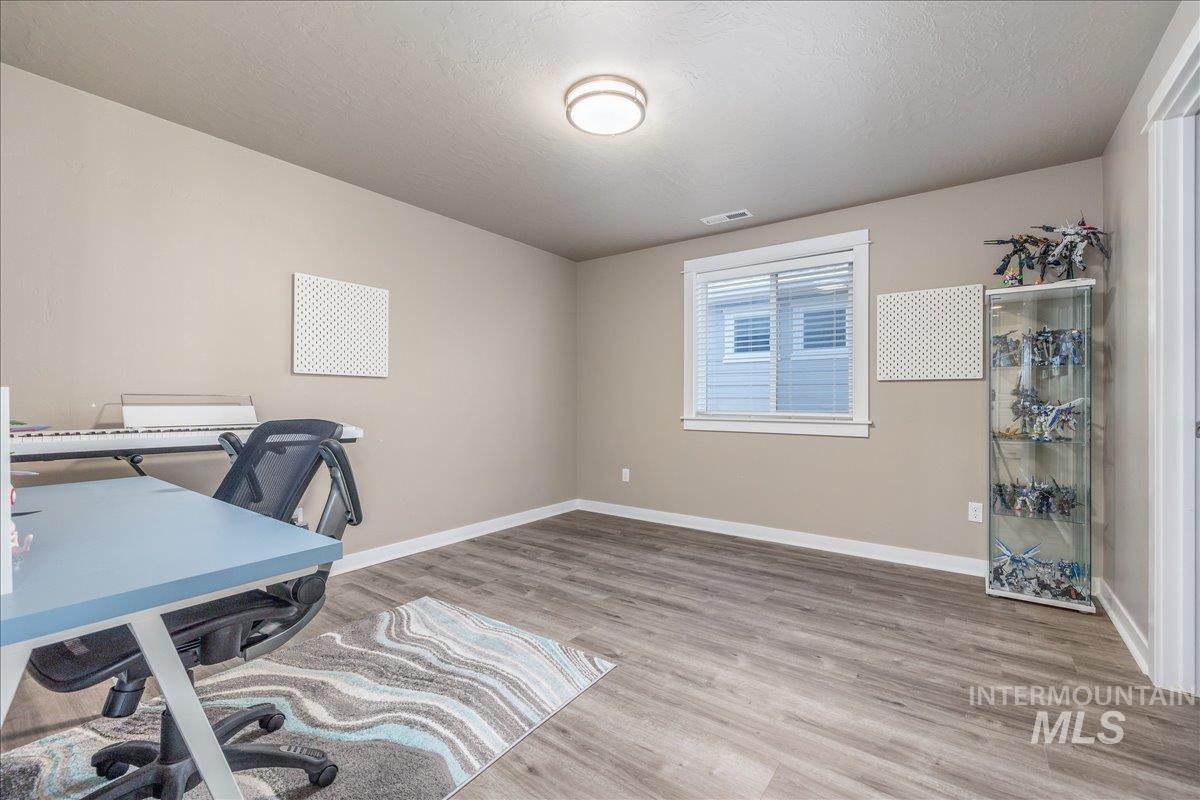 4476 N Glenrock Way, Meridian, Idaho 83646, 5 Bedrooms, 3 Bathrooms, Residential For Sale, Price $679,900,MLS 99000290