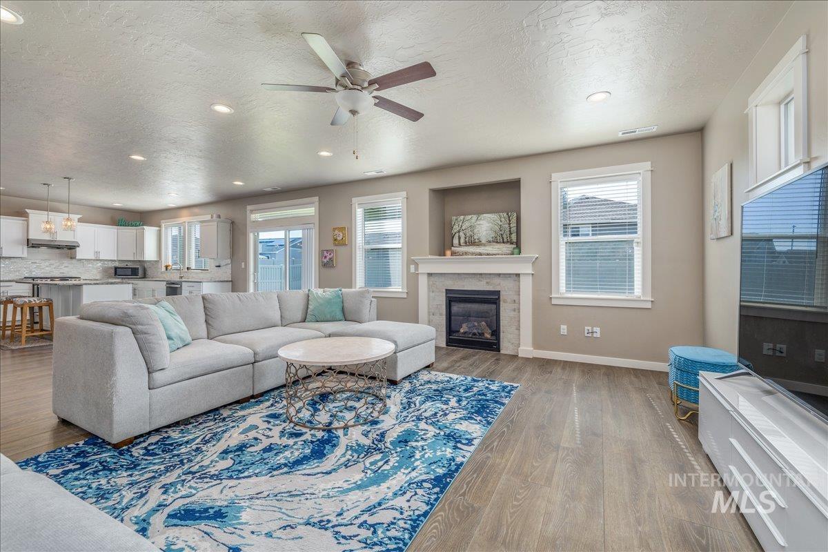 4476 N Glenrock Way, Meridian, Idaho 83646, 5 Bedrooms, 3 Bathrooms, Residential For Sale, Price $679,900,MLS 99000290