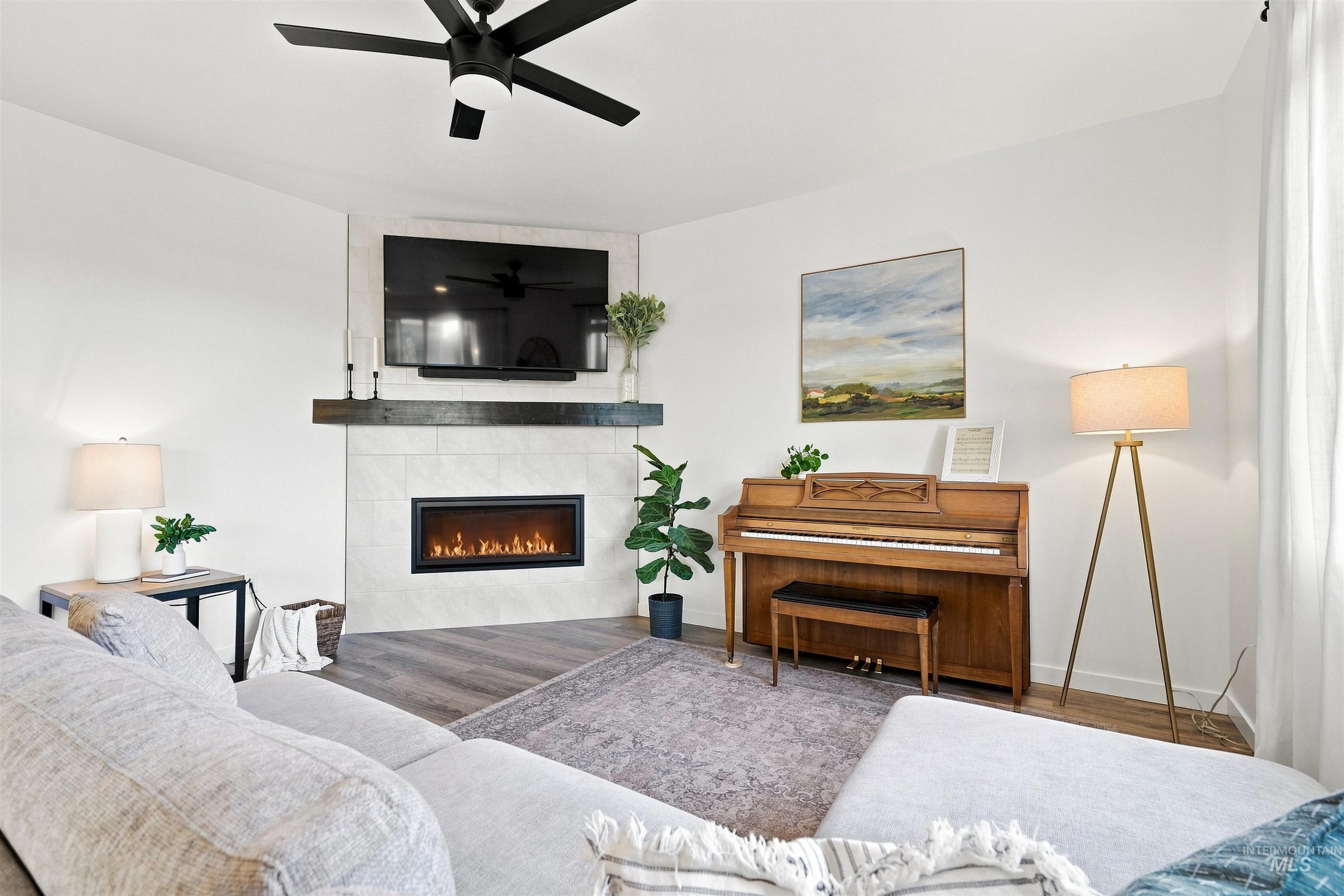 11175 W Soaring Hawk Street, Star, Idaho 83669, 3 Bedrooms, 2.5 Bathrooms, Residential For Sale, Price $594,000,MLS 99000294