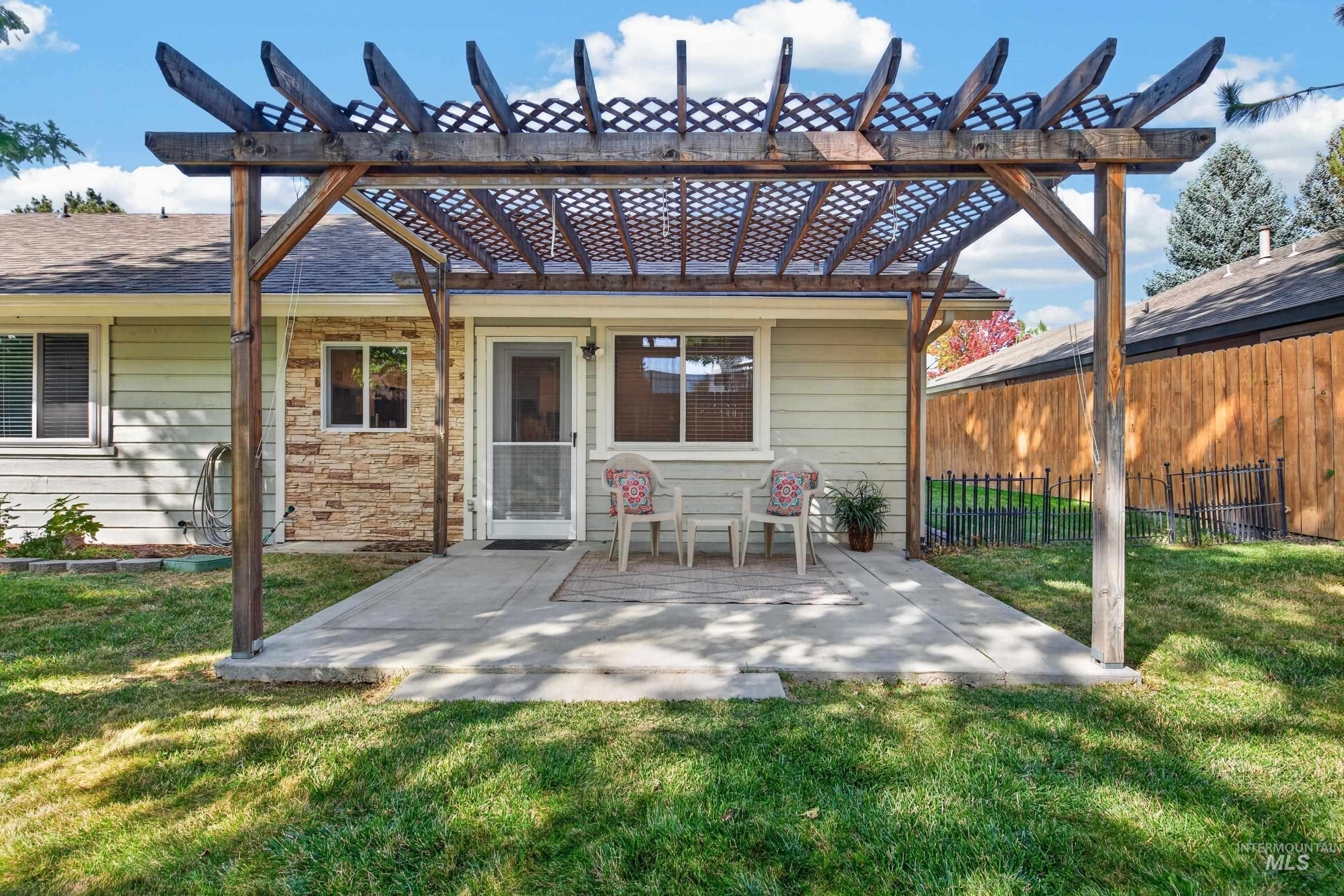 203 Northview Dr, Eagle, Idaho 83616, 3 Bedrooms, 2 Bathrooms, Residential For Sale, Price $569,900,MLS 99000304