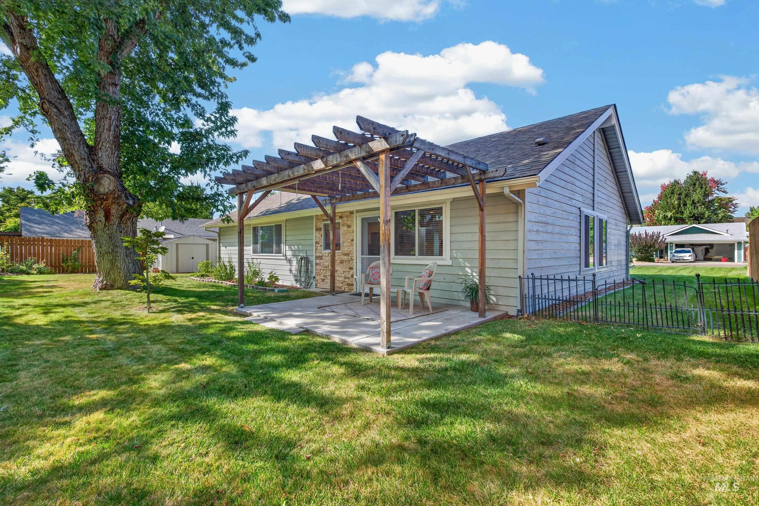 203 Northview Dr, Eagle, Idaho 83616, 3 Bedrooms, 2 Bathrooms, Residential For Sale, Price $569,900,MLS 99000304