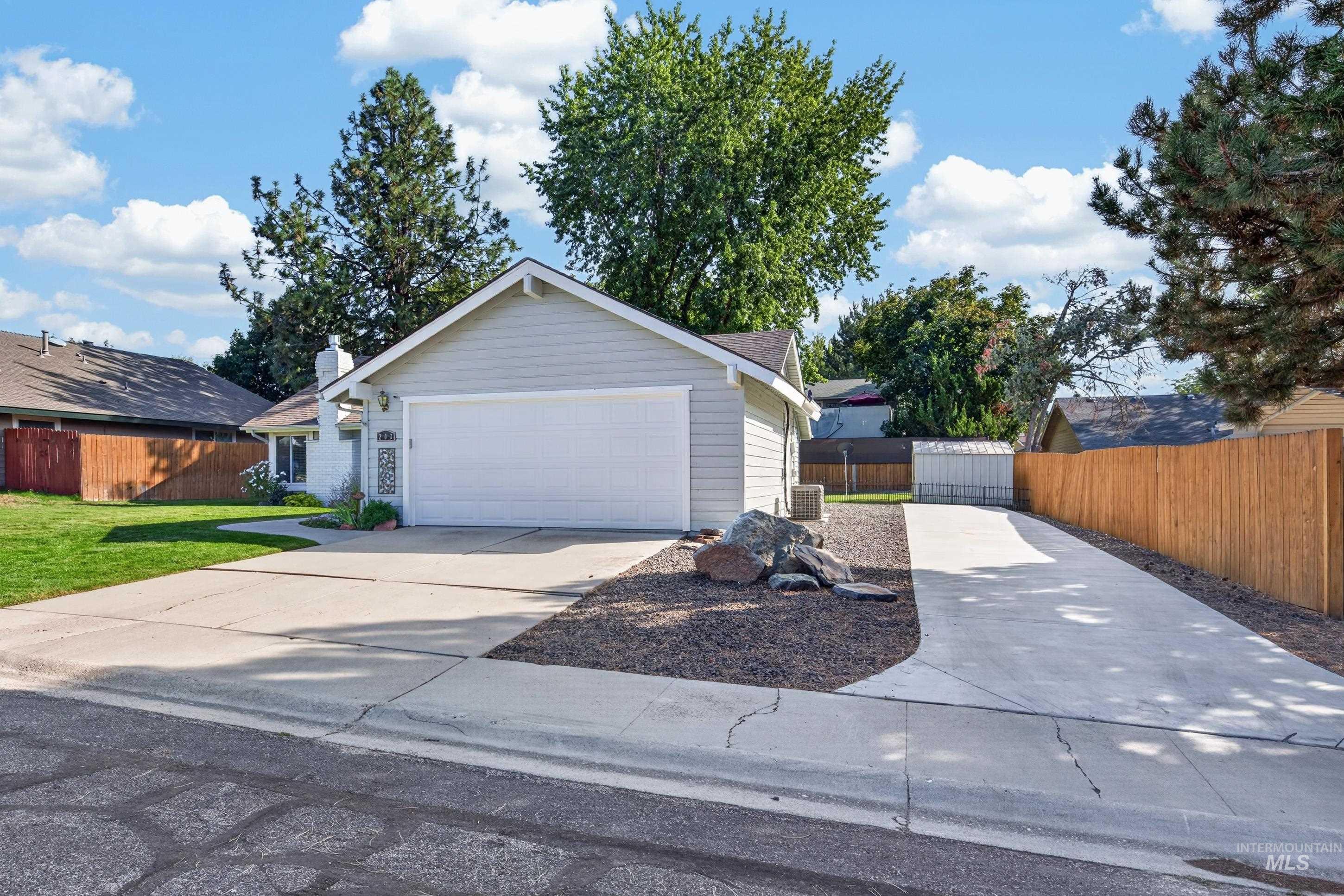 203 Northview Dr, Eagle, Idaho 83616, 3 Bedrooms, 2 Bathrooms, Residential For Sale, Price $569,900,MLS 99000304