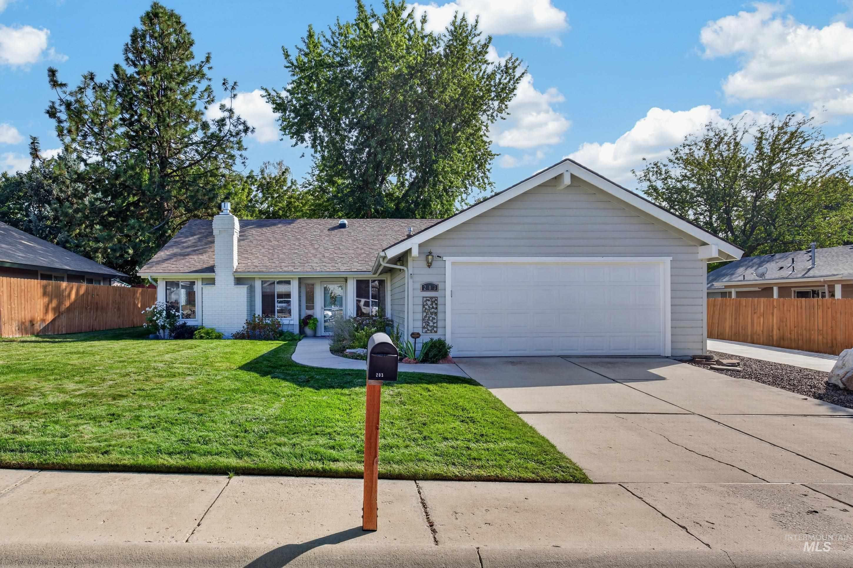 203 Northview Dr, Eagle, Idaho 83616, 3 Bedrooms, 2 Bathrooms, Residential For Sale, Price $569,900,MLS 99000304