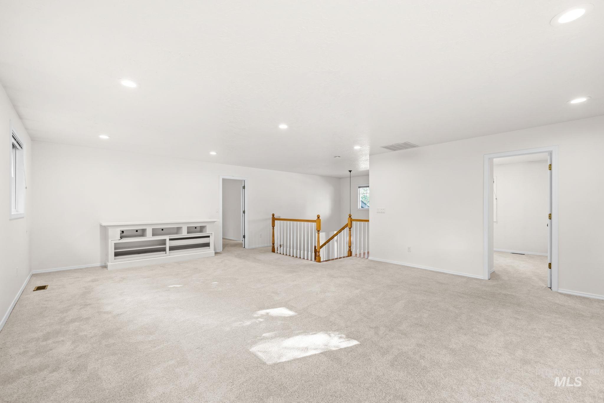 4914 N Point Place, Boise, Idaho 83703, 5 Bedrooms, 3 Bathrooms, Residential For Sale, Price $775,000,MLS 99000310