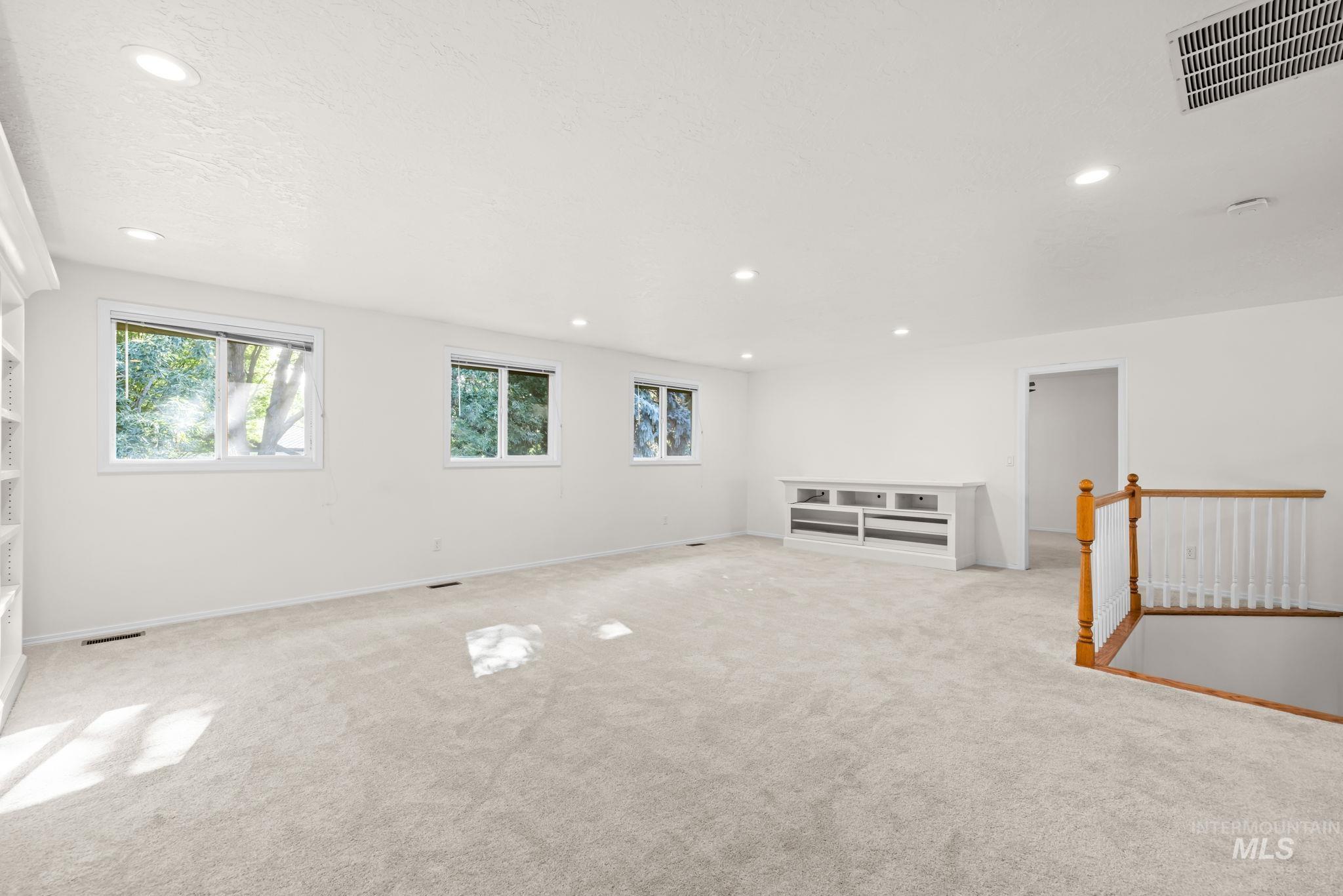 4914 N Point Place, Boise, Idaho 83703, 5 Bedrooms, 3 Bathrooms, Residential For Sale, Price $775,000,MLS 99000310