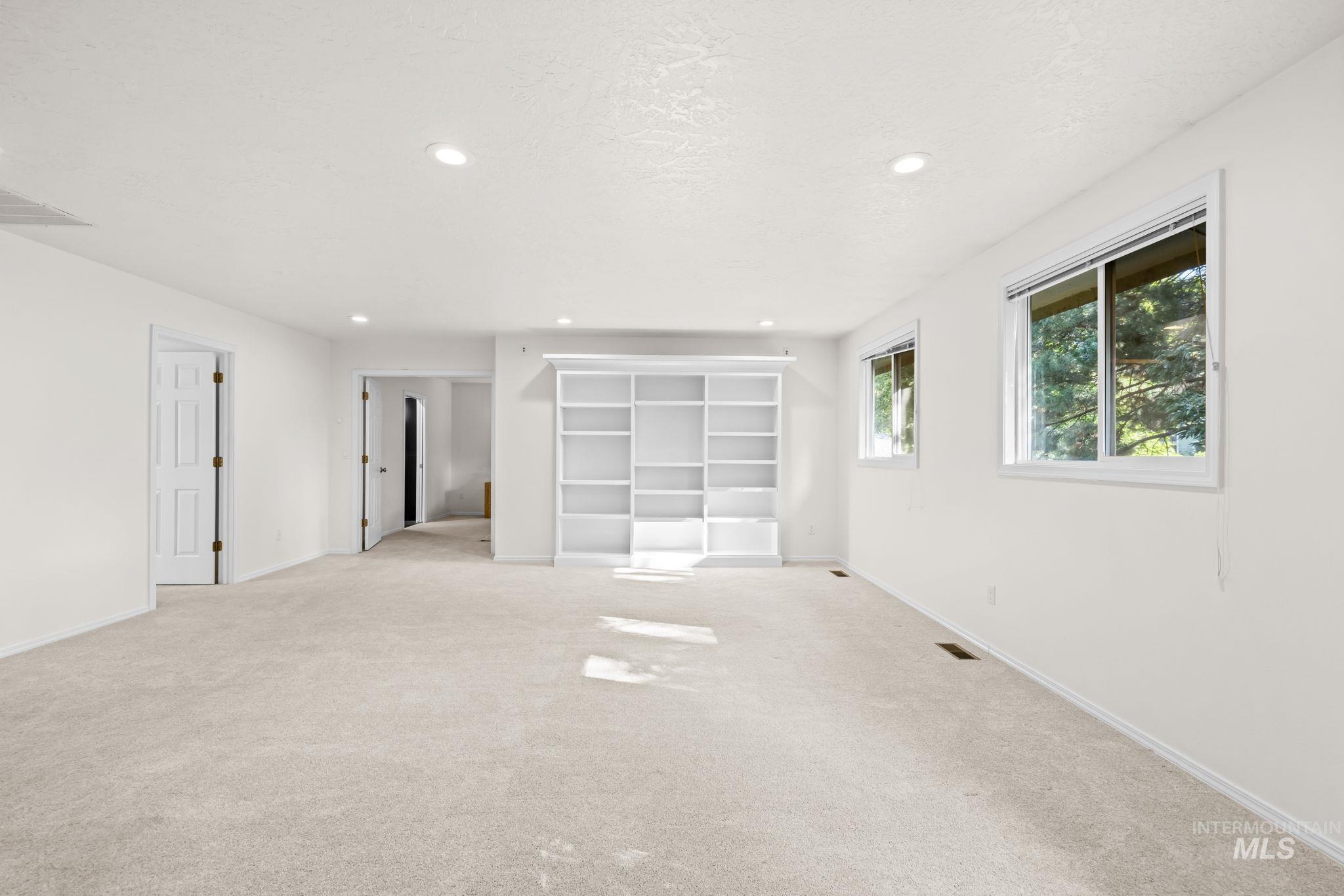 4914 N Point Place, Boise, Idaho 83703, 5 Bedrooms, 3 Bathrooms, Residential For Sale, Price $775,000,MLS 99000310