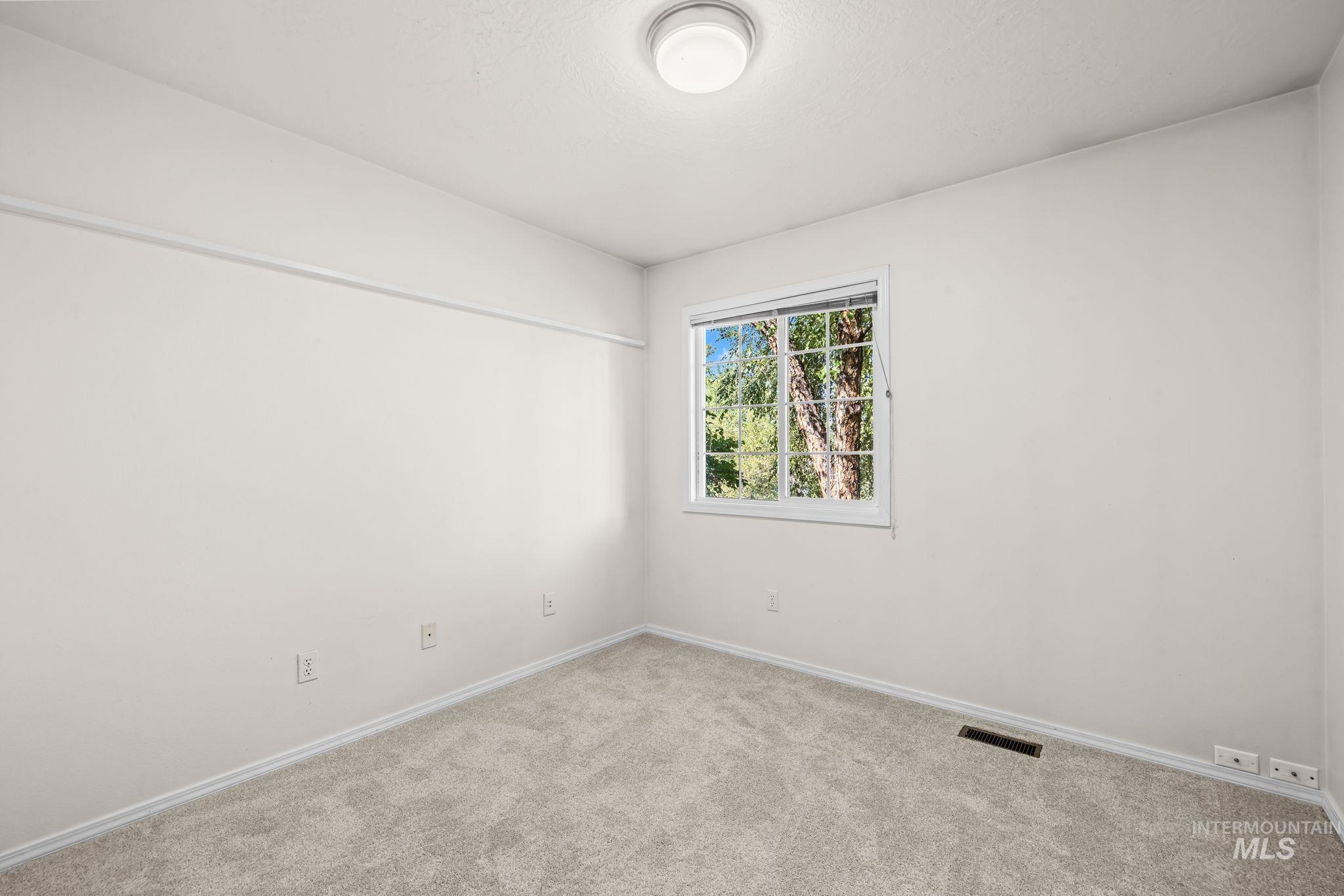 4914 N Point Place, Boise, Idaho 83703, 5 Bedrooms, 3 Bathrooms, Residential For Sale, Price $775,000,MLS 99000310