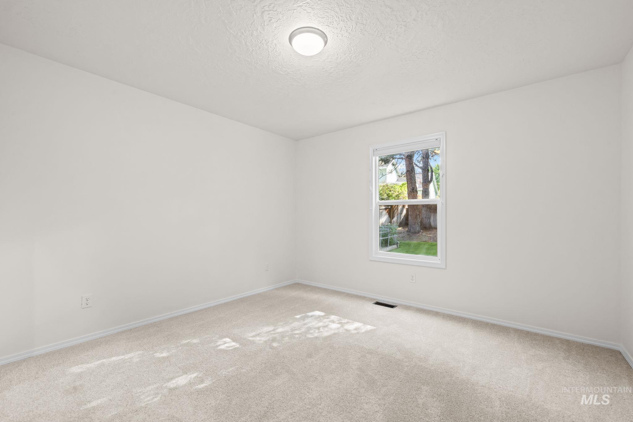 4914 N Point Place, Boise, Idaho 83703, 5 Bedrooms, 3 Bathrooms, Residential For Sale, Price $775,000,MLS 99000310