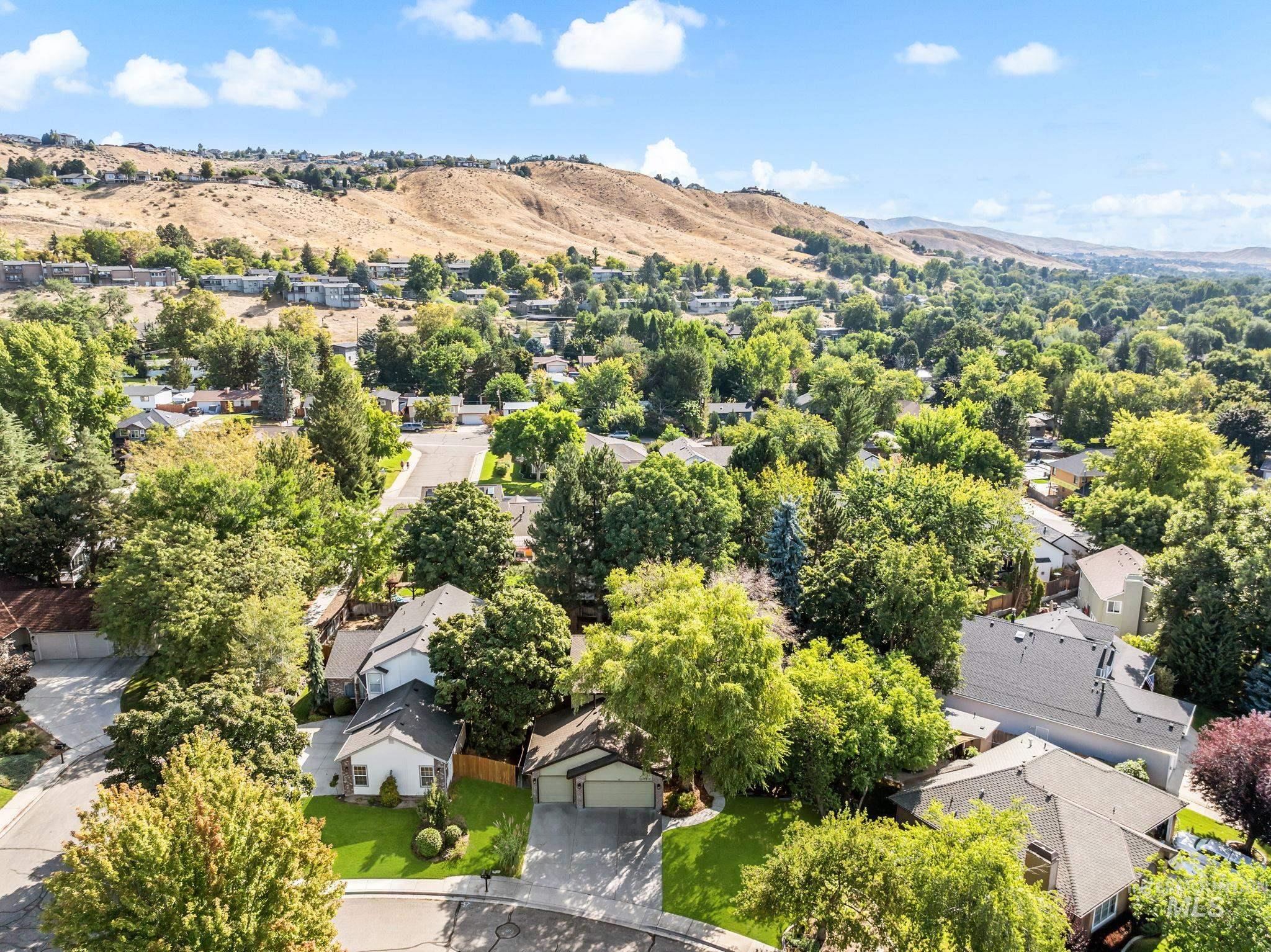 4914 N Point Place, Boise, Idaho 83703, 5 Bedrooms, 3 Bathrooms, Residential For Sale, Price $775,000,MLS 99000310