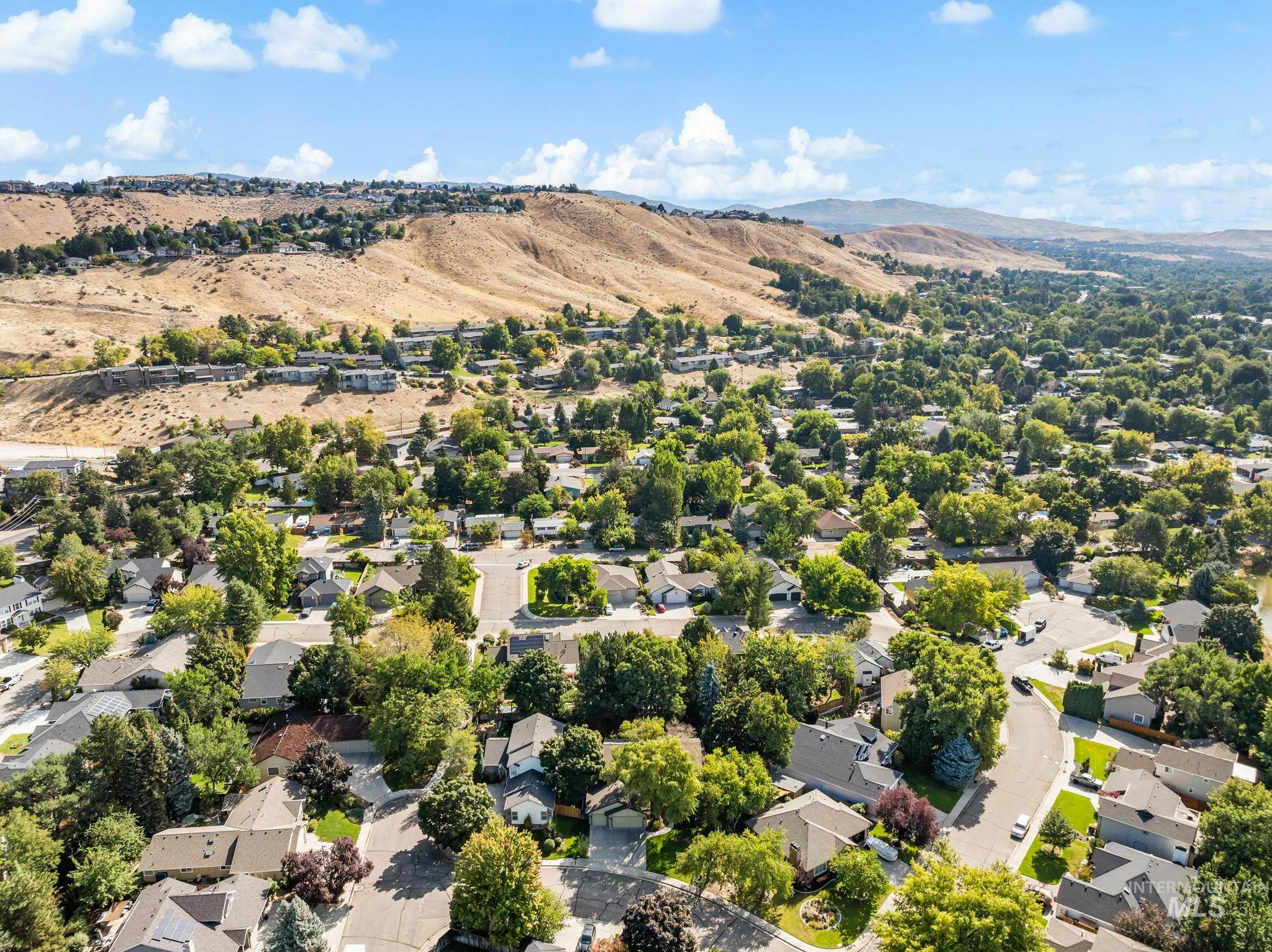 4914 N Point Place, Boise, Idaho 83703, 5 Bedrooms, 3 Bathrooms, Residential For Sale, Price $775,000,MLS 99000310