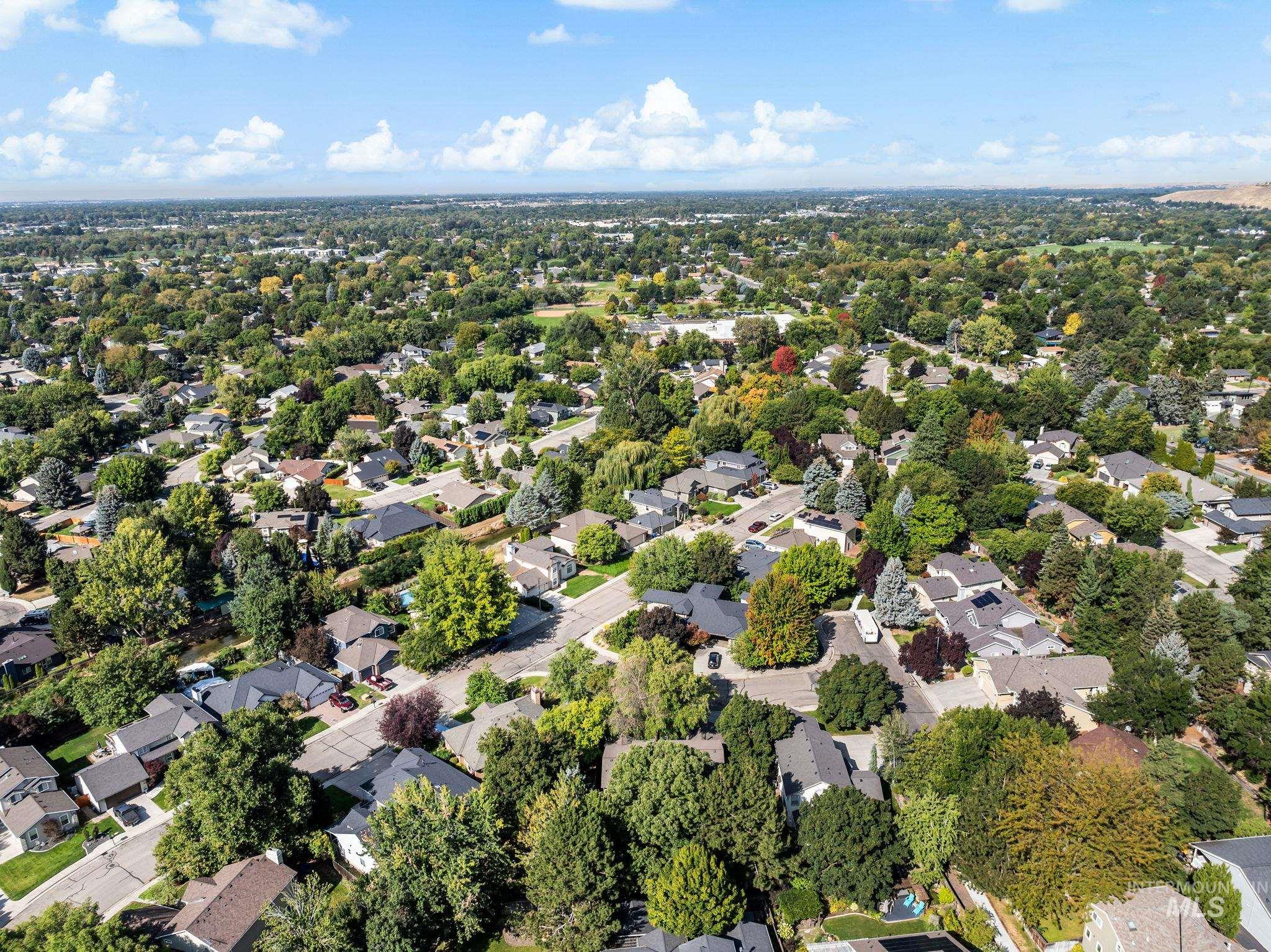 4914 N Point Place, Boise, Idaho 83703, 5 Bedrooms, 3 Bathrooms, Residential For Sale, Price $775,000,MLS 99000310