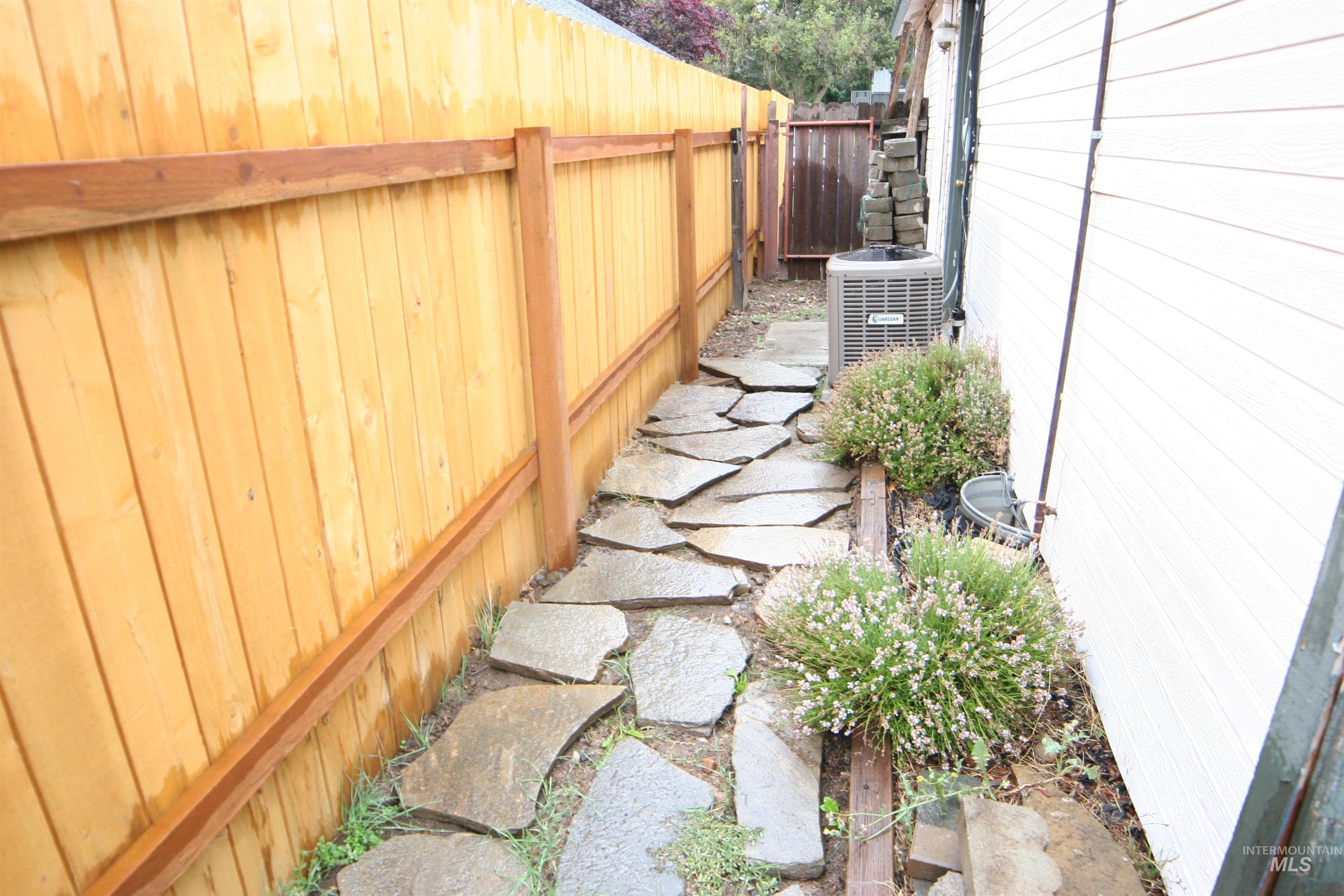6132 N Brook Pl, Garden City, Idaho 83714, 2 Bedrooms, 1 Bathroom, Residential For Sale, Price $349,000,MLS 99000383