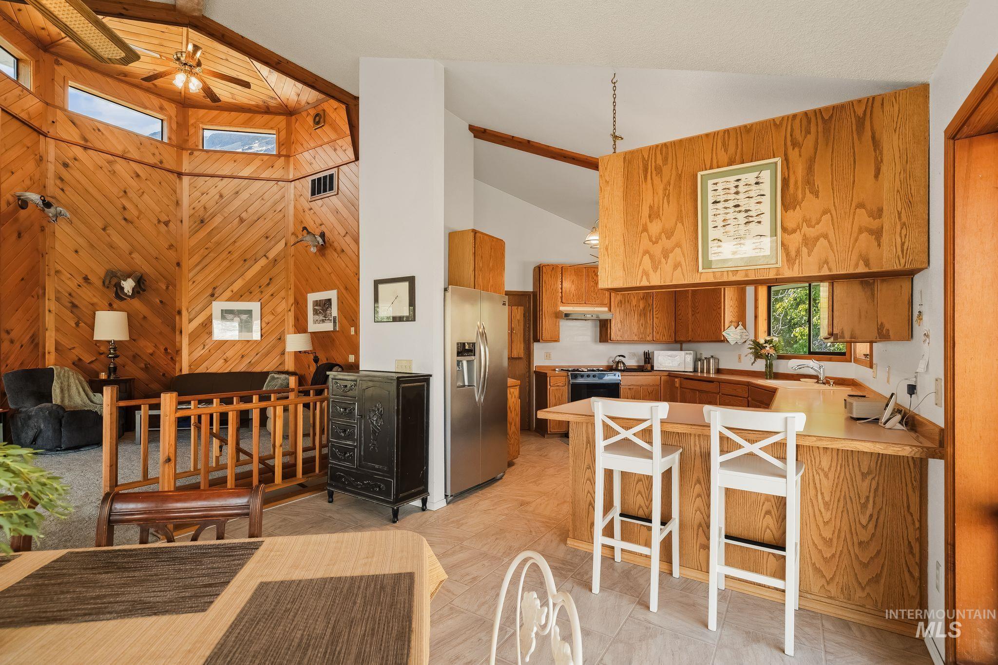 37896 Snake River Rd, Asotin, Washington 99402, 3 Bedrooms, 2.5 Bathrooms, Residential For Sale, Price $869,000,MLS 99000398