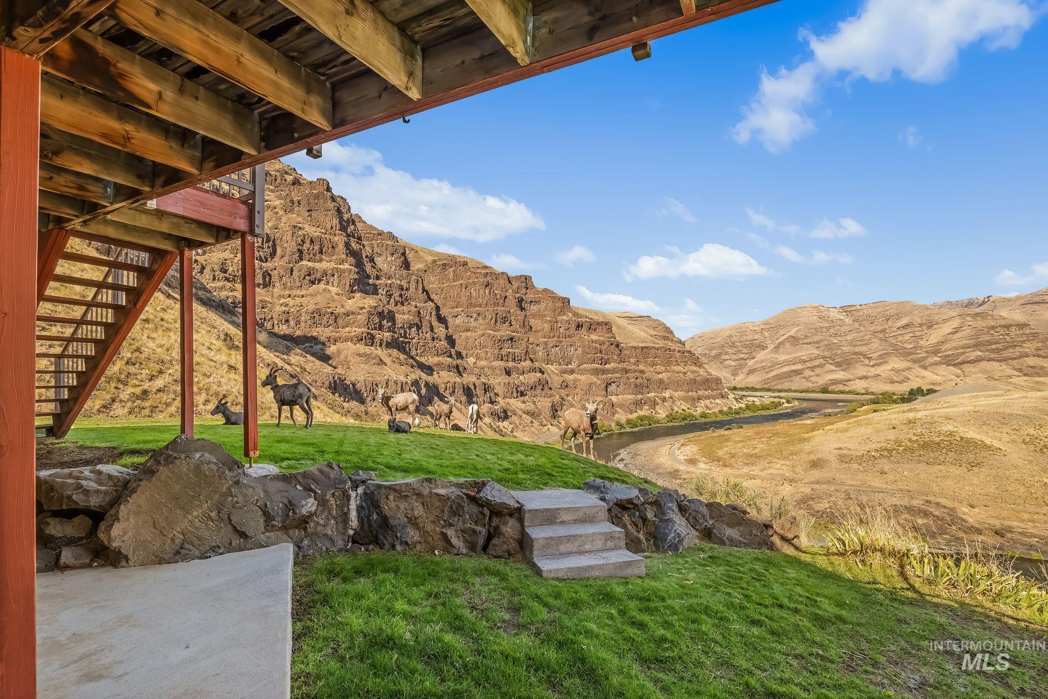 37896 Snake River Rd, Asotin, Washington 99402, 3 Bedrooms, 2.5 Bathrooms, Residential For Sale, Price $869,000,MLS 99000398