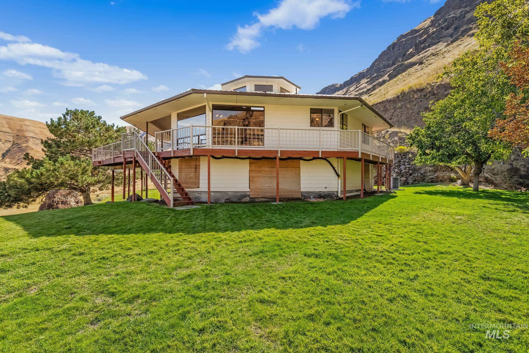 37896 Snake River Rd, Asotin, Washington 99402, 3 Bedrooms, 2.5 Bathrooms, Residential For Sale, Price $869,000,MLS 99000398