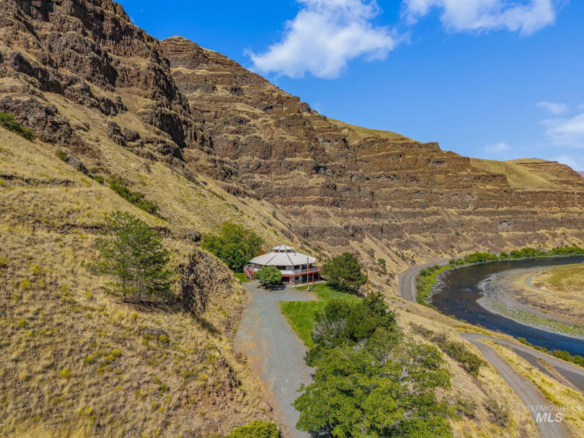 37896 Snake River Rd, Asotin, Washington 99402, 3 Bedrooms, 2.5 Bathrooms, Residential For Sale, Price $869,000,MLS 99000398