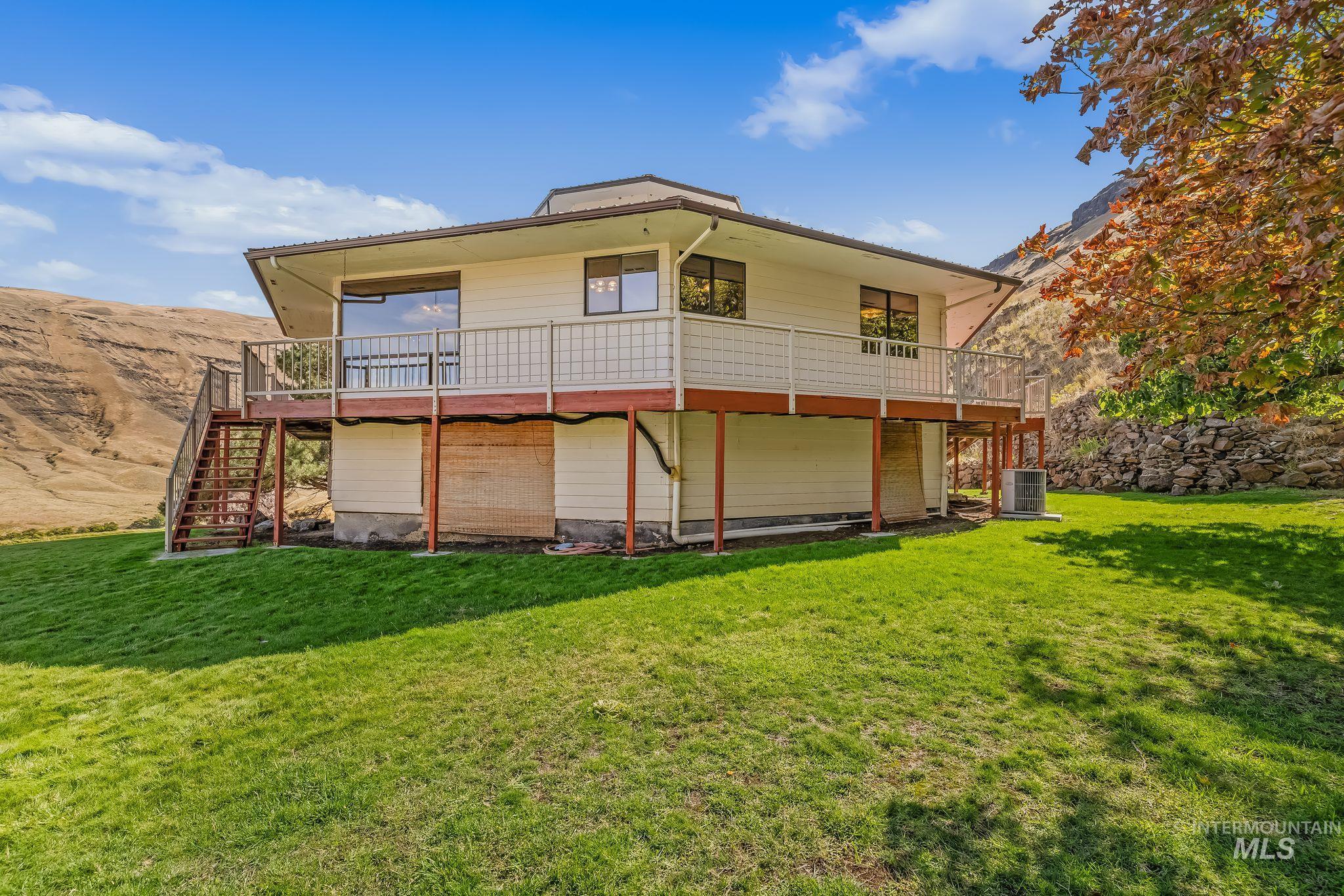 37896 Snake River Rd, Asotin, Washington 99402, 3 Bedrooms, 2.5 Bathrooms, Residential For Sale, Price $869,000,MLS 99000398