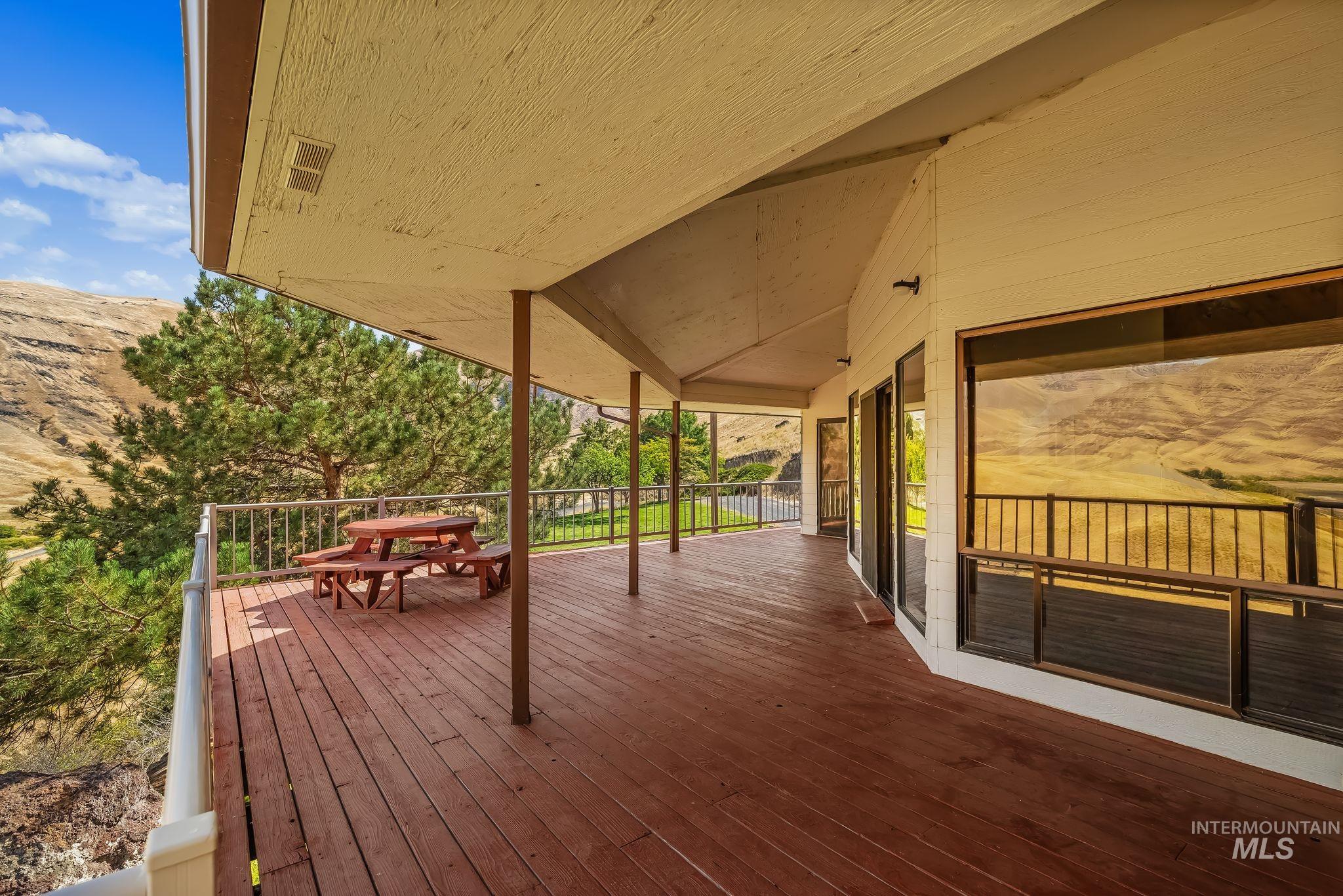 37896 Snake River Rd, Asotin, Washington 99402, 3 Bedrooms, 2.5 Bathrooms, Residential For Sale, Price $869,000,MLS 99000398